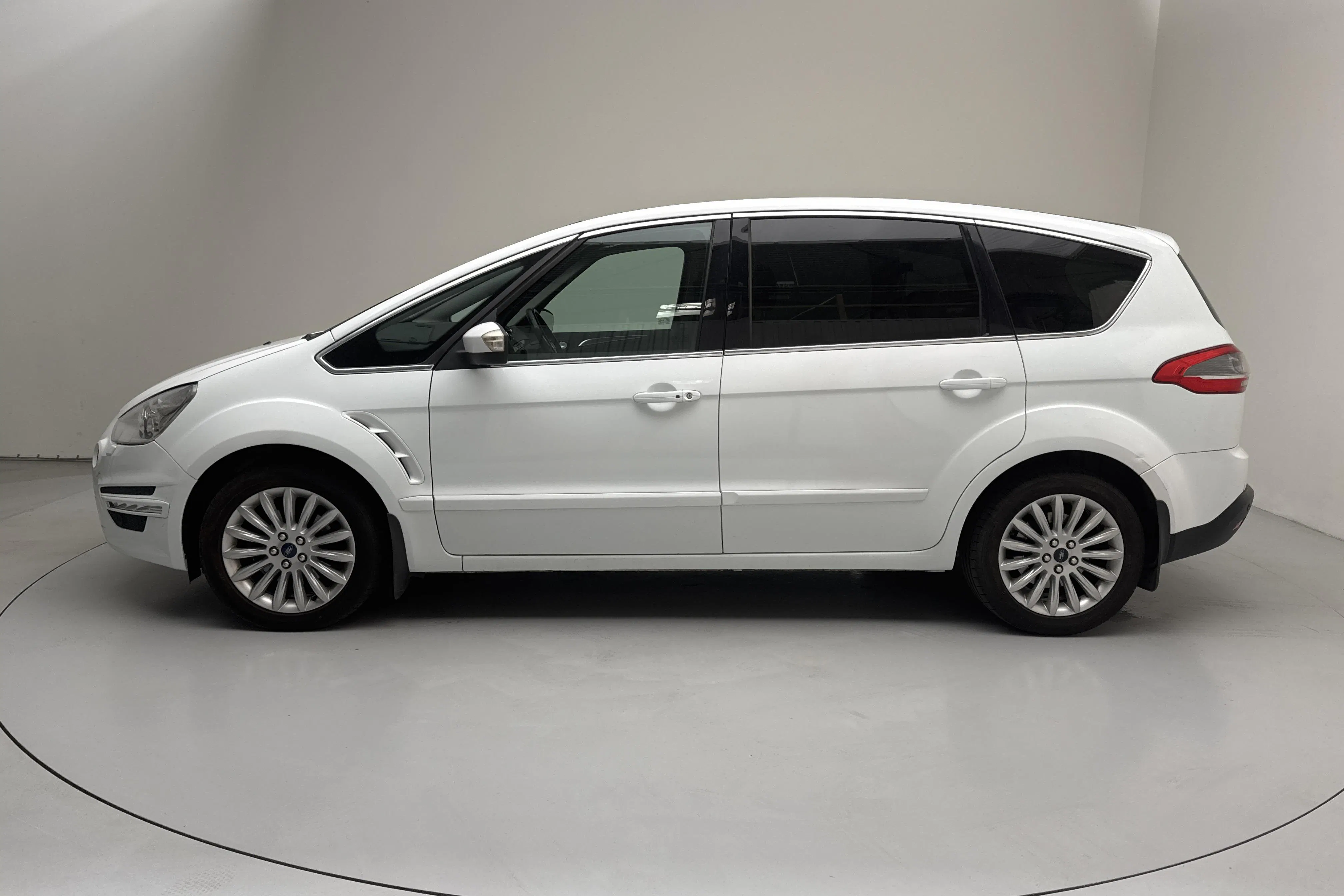Presentation photo 2 of 15: Ford S-MAX 2.0 Duratorq TDCi (140hk) - 233 380 km - Manual - white - 2014