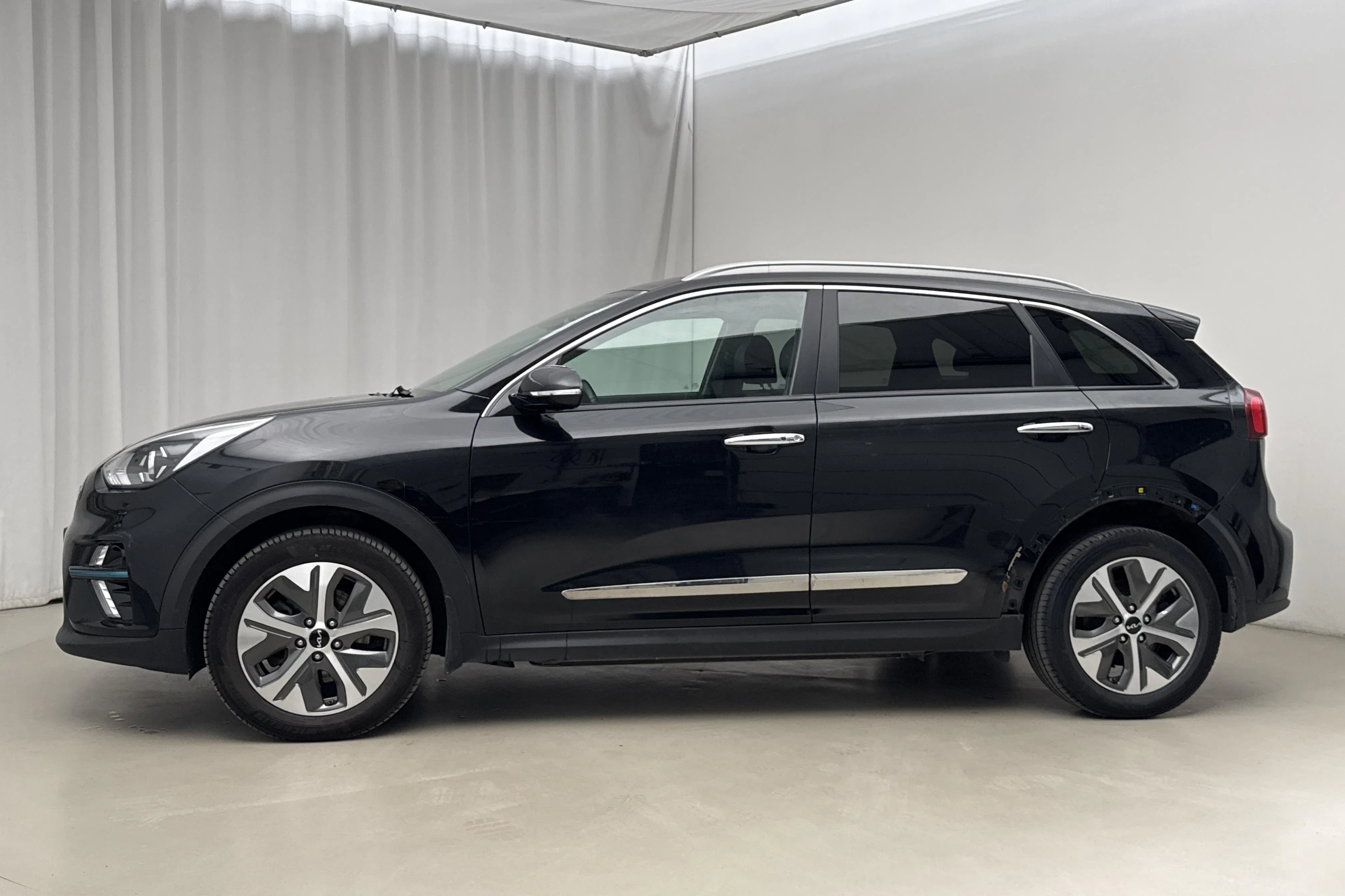 Presentation photo 2 of 22: KIA e-Niro 64kWh (204hk) - 128 360 km - Automatic - black - 2022
