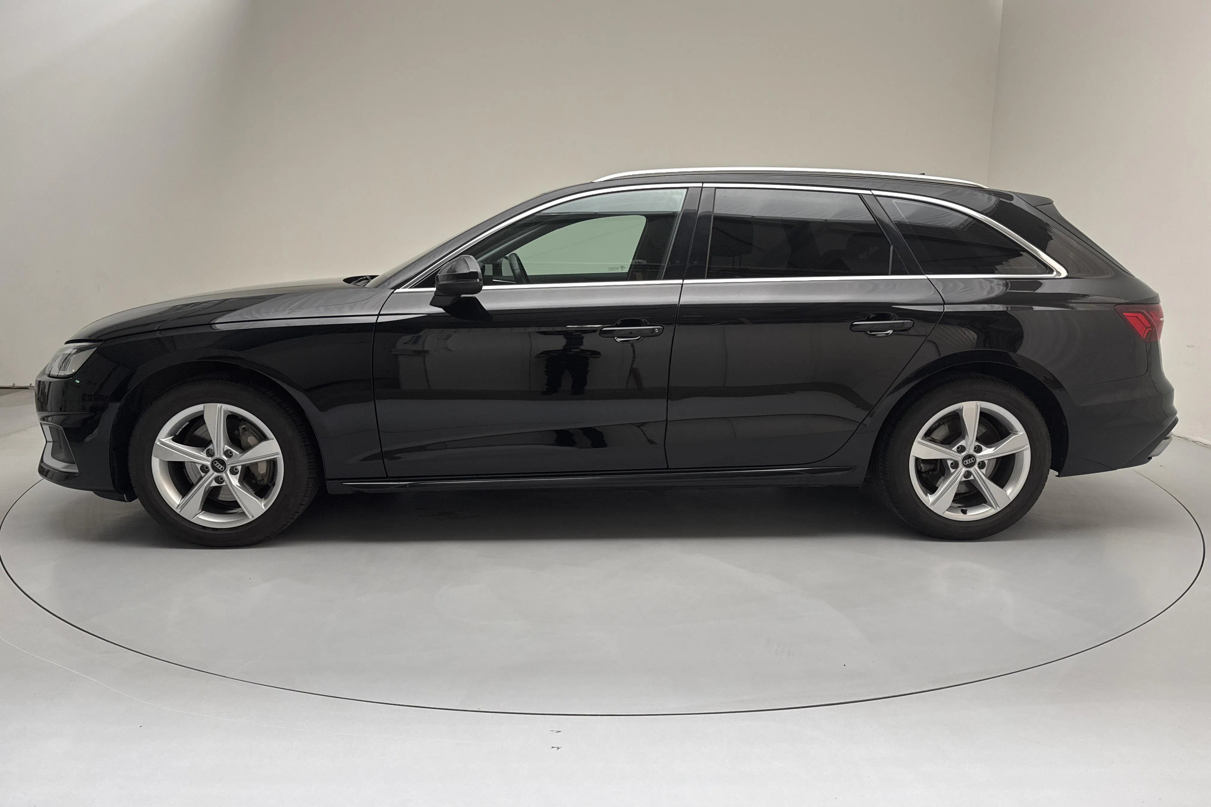 Presentation photo 2 of 13: Audi A4 Avant 40 TDI quattro (204hk) - 78 010 km - Automatic - black - 2024