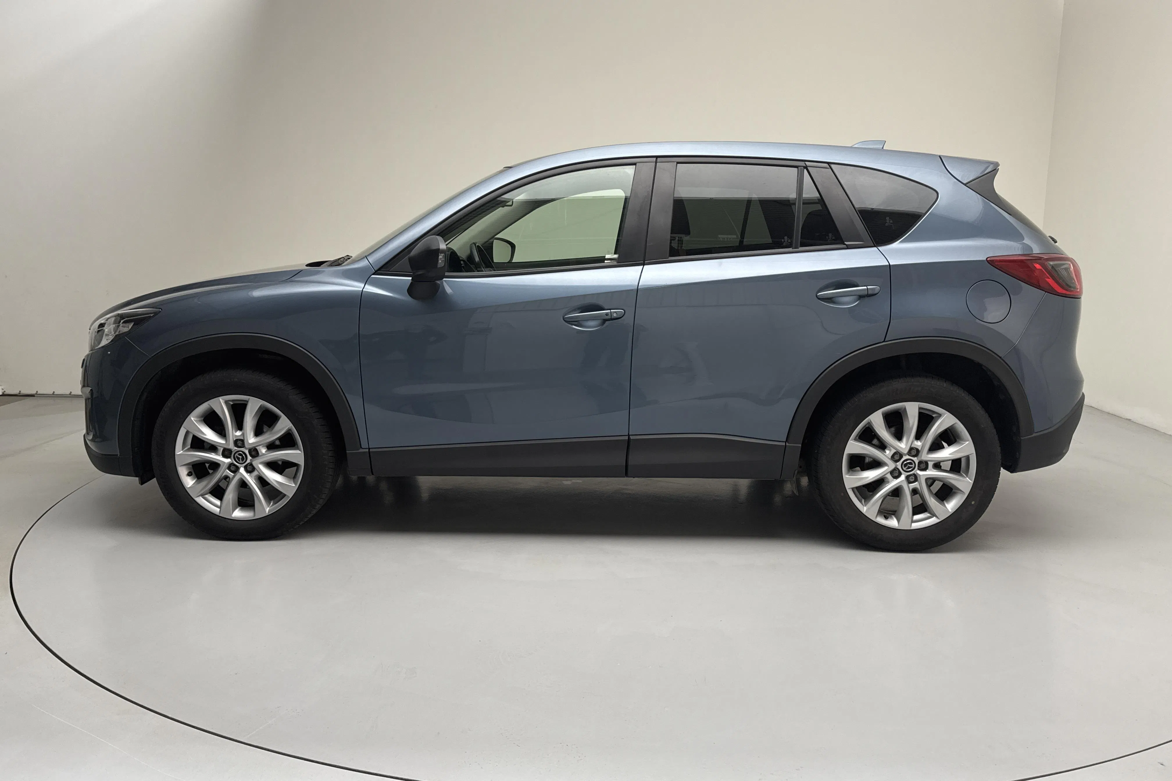 Presentationsfoto 2 av 14: Mazda CX-5 2.2 DE AWD (175hk) - 21 318 mil - Automat - blå - 2015