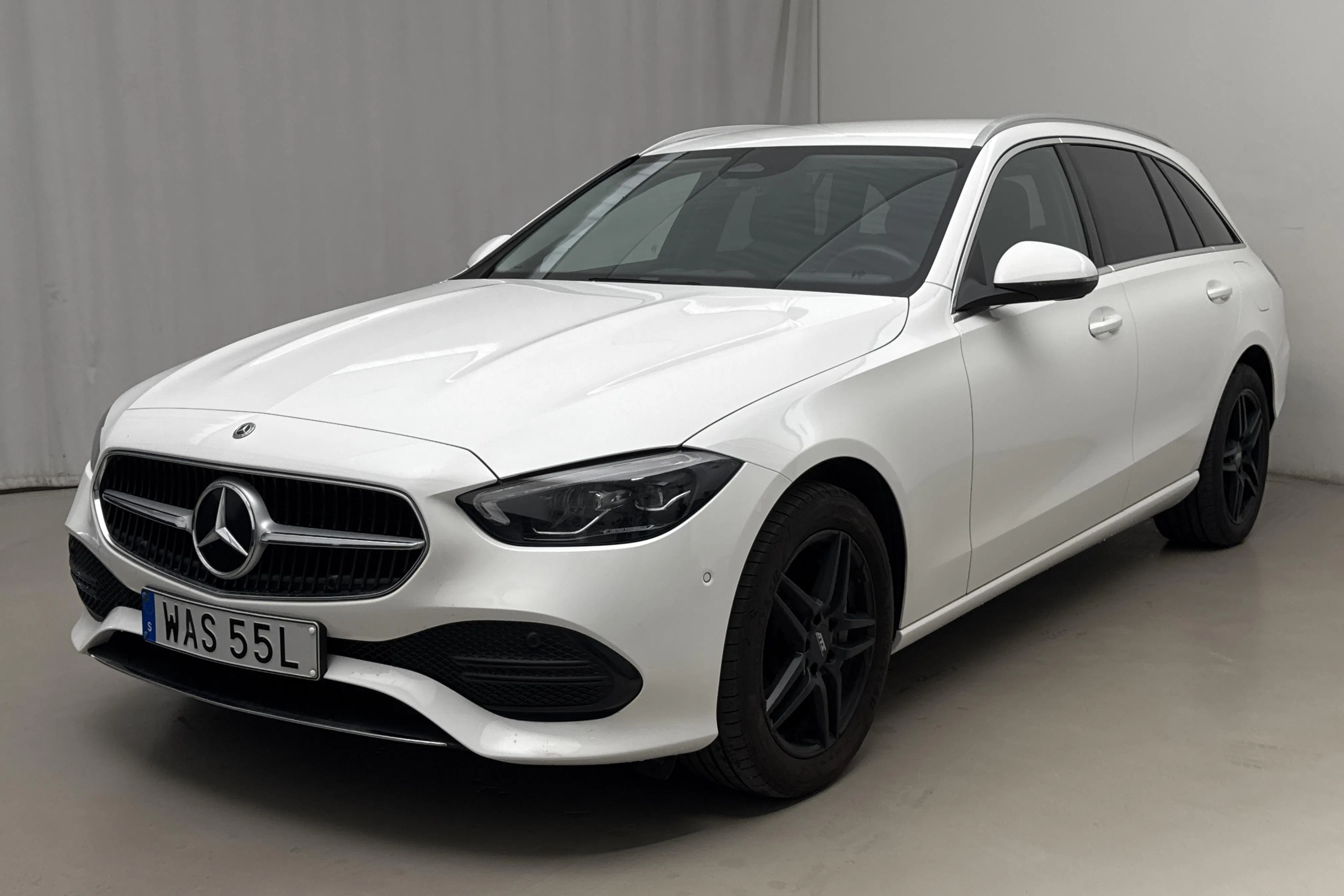 Presentation photo 1 of 22: Mercedes C 300 e Kombi S206 (333hk) - 6 141 Scandinavian mile - Automatic - white - 2023