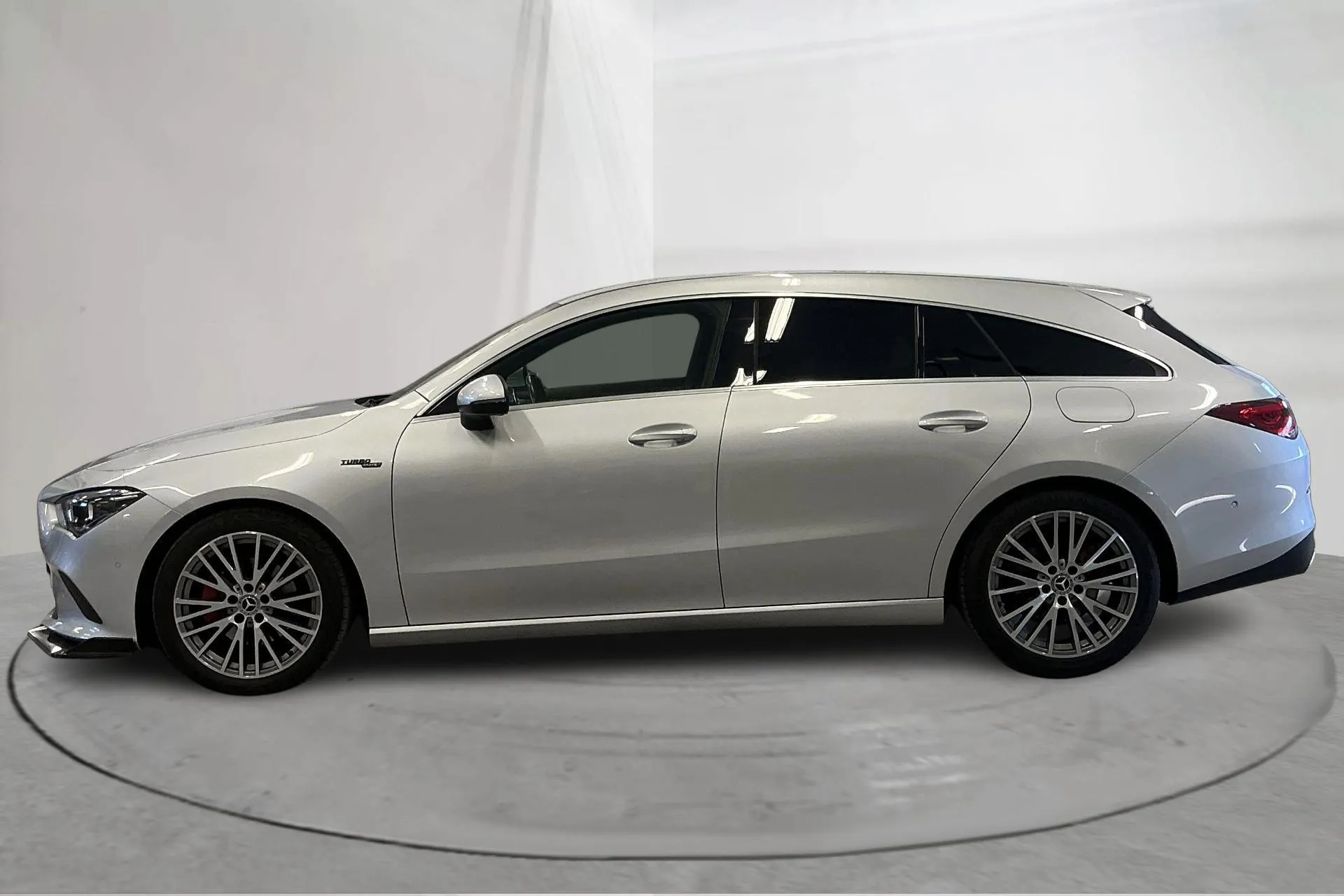 Presentation photo 2 of 15: Mercedes CLA 200 Shooting Brake X118 (163hk) - 101 310 km - Automatic - silver - 2021