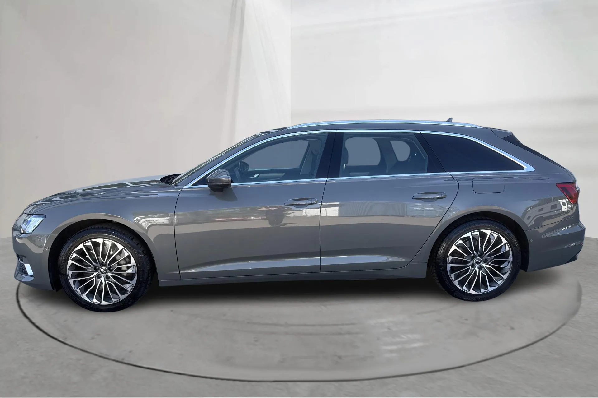 Presentationsfoto 2 av 19: Audi A6 Avant 50 TFSI e quattro (299hk) - 17 583 mil - Automat - grå - 2022