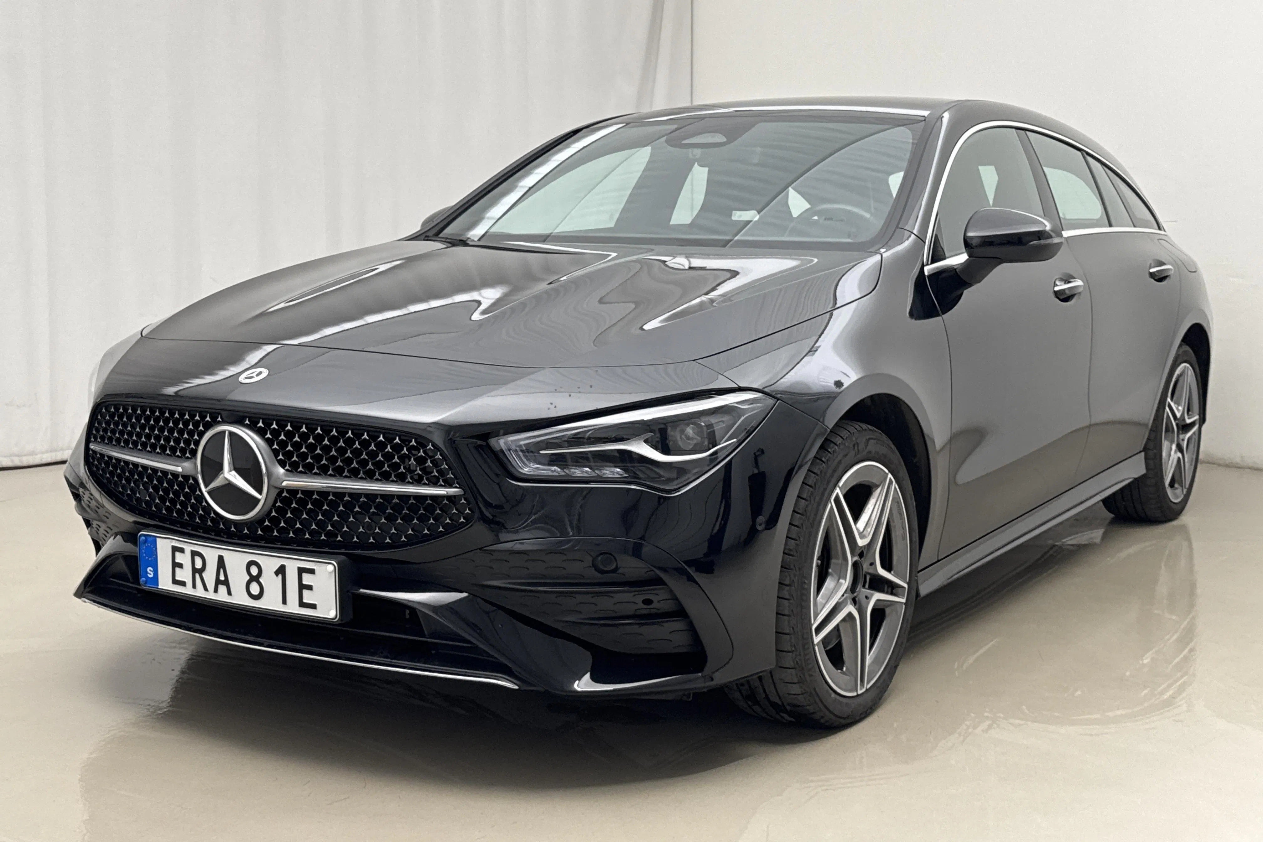 Presentationsfoto 1 av 20: Mercedes CLA 250 e Shooting Brake X118 (218hk) - 4 708 mil - Automat - svart - 2025