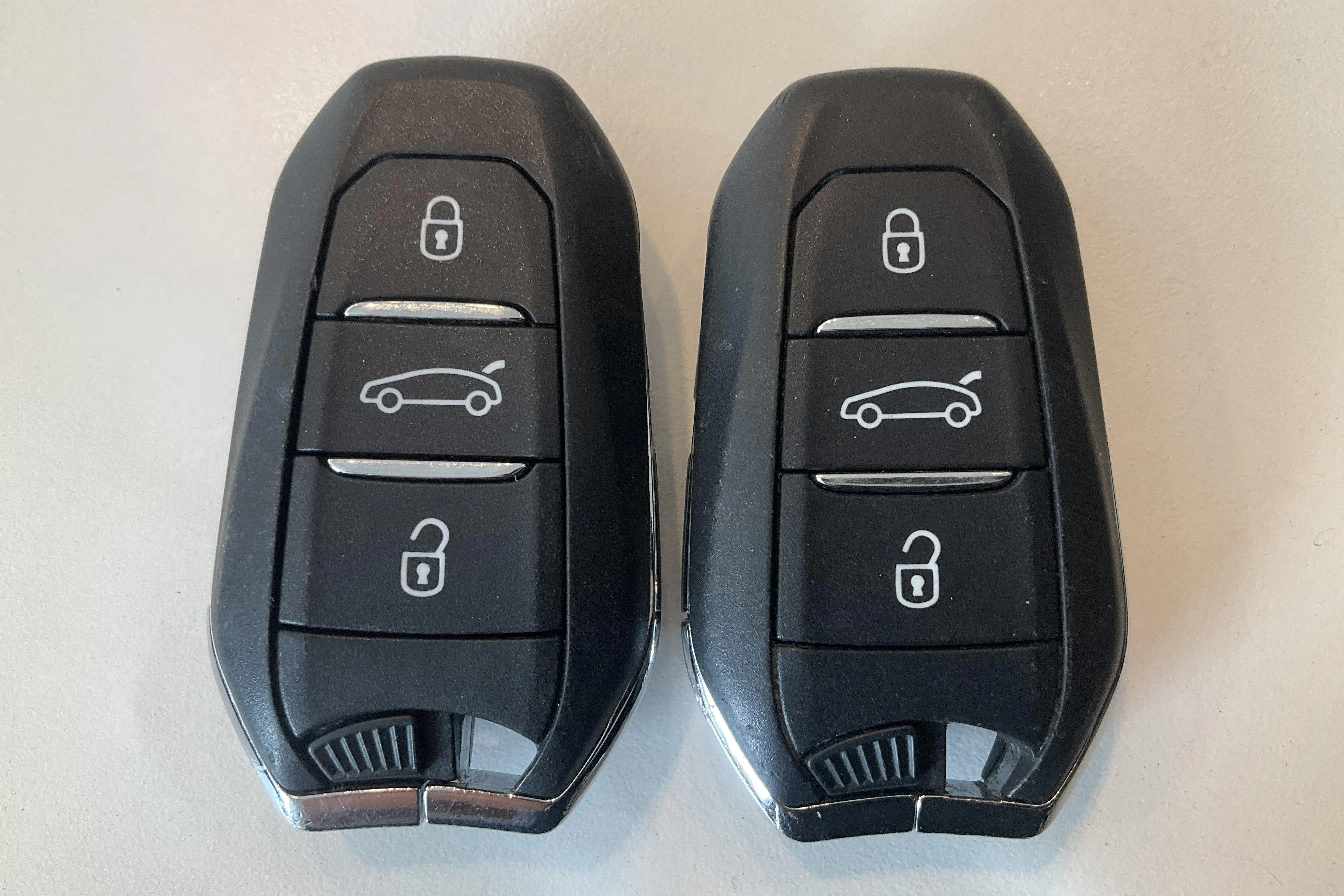 Presentation photo 22 of 22: Peugeot 5008 Hybrid (136hk) - 25 660 km - Automatic - black - 2024
