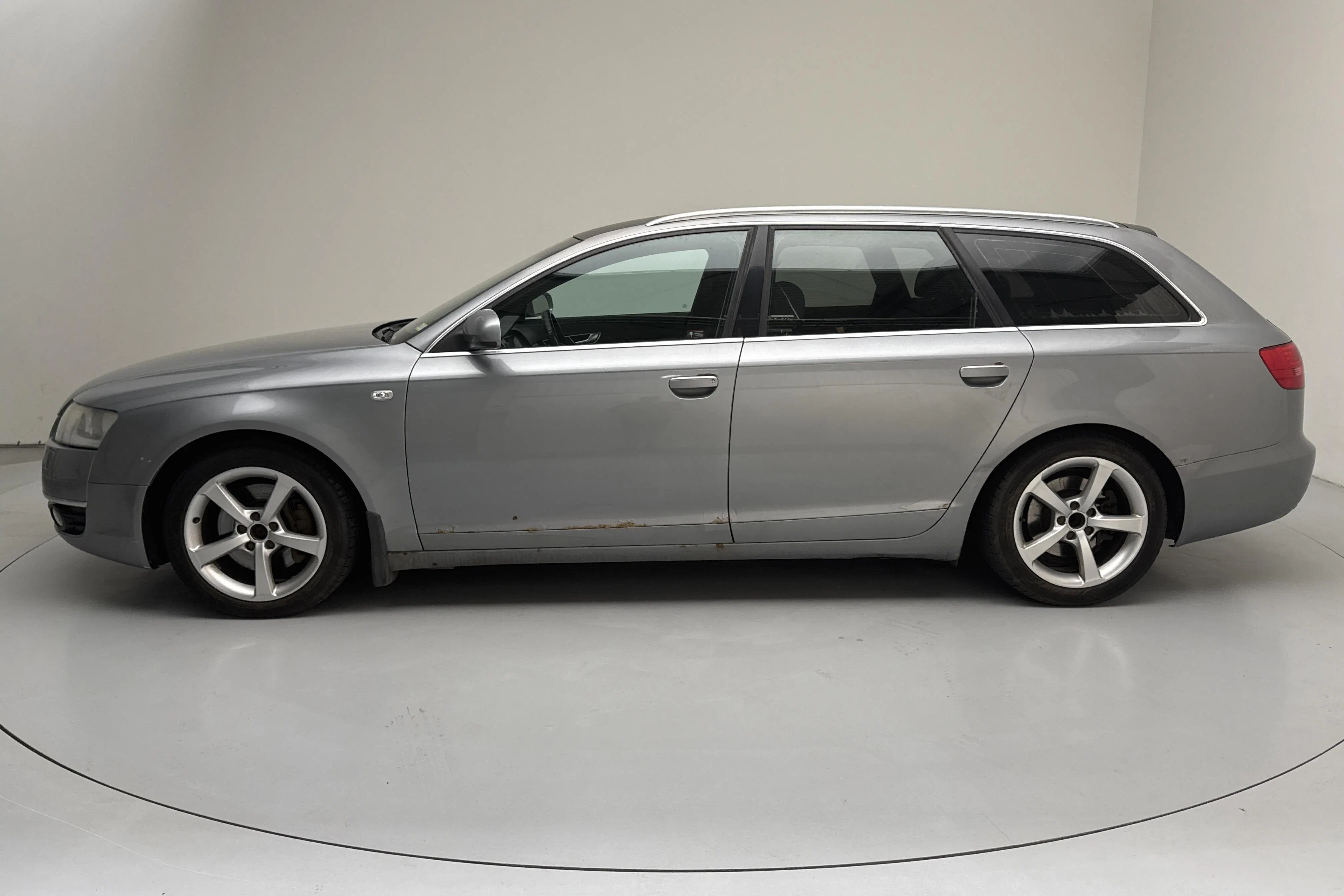 Presentation photo 2 of 13: Audi A6 2.8 FSI Avant (210hk) - 296 300 km - Manual - dark grey - 2008