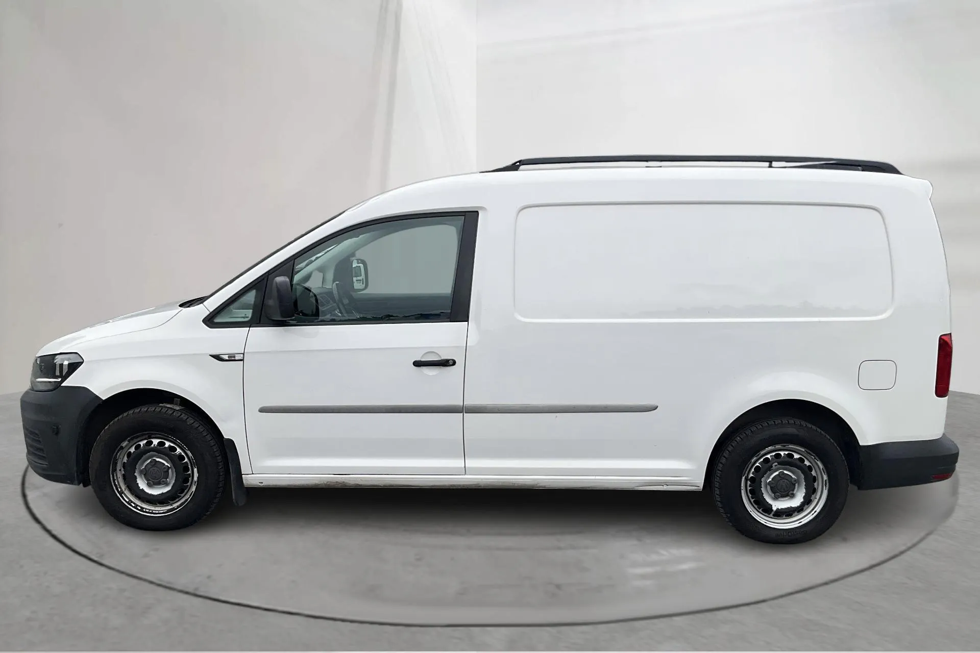 Presentationsfoto 2 av 12: VW Caddy 1.4 TGI Maxi Skåp (110hk) - 6 485 mil - Automat - vit - 2018