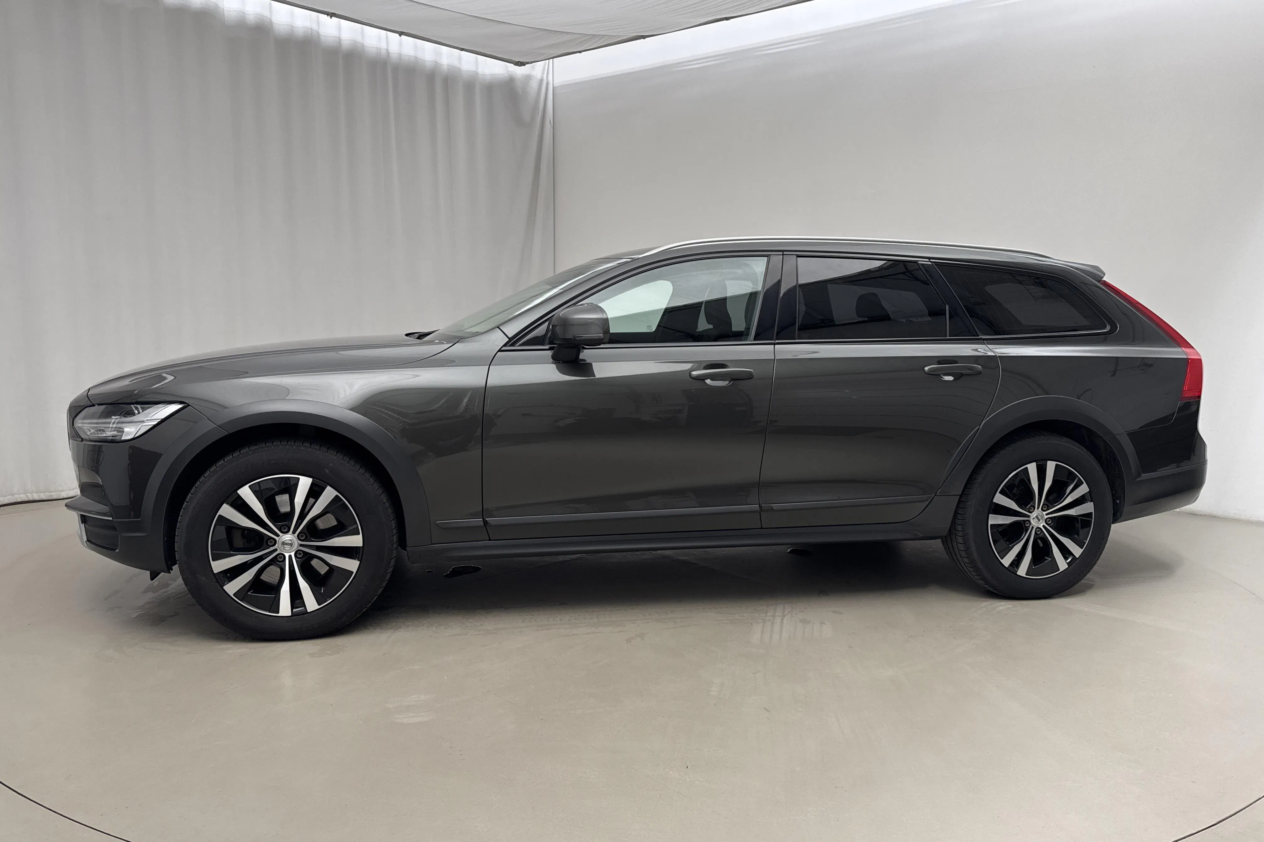 Presentation photo 2 of 19: Volvo V90 D4 Cross Country AWD (190hk) - 131 310 km - Automatic - Dark Grey - 2020