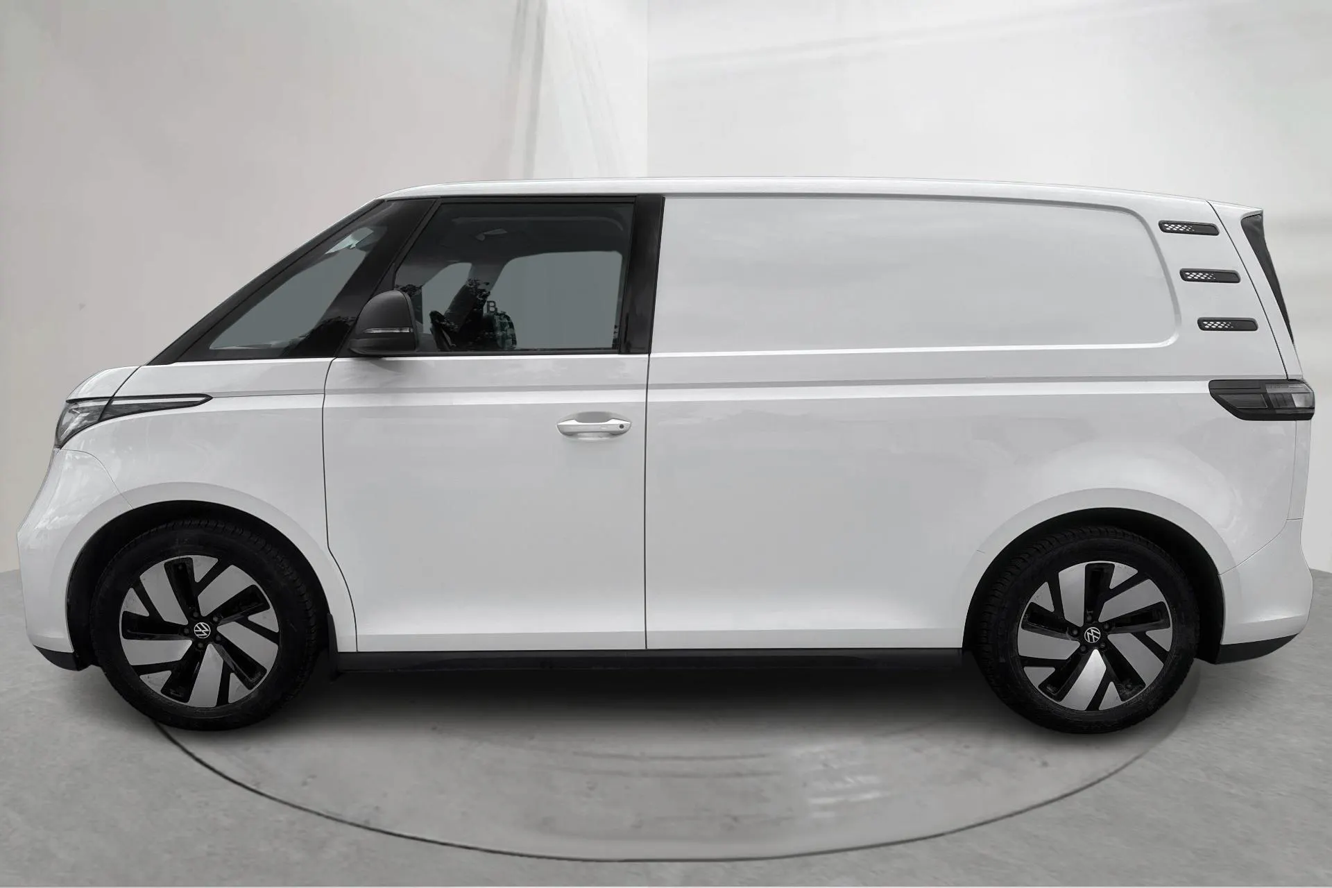 Presentationsfoto 2 av 15: VW ID. Buzz Cargo 77kWh (204hk) - 7 927 mil - Automat - vit - 2023