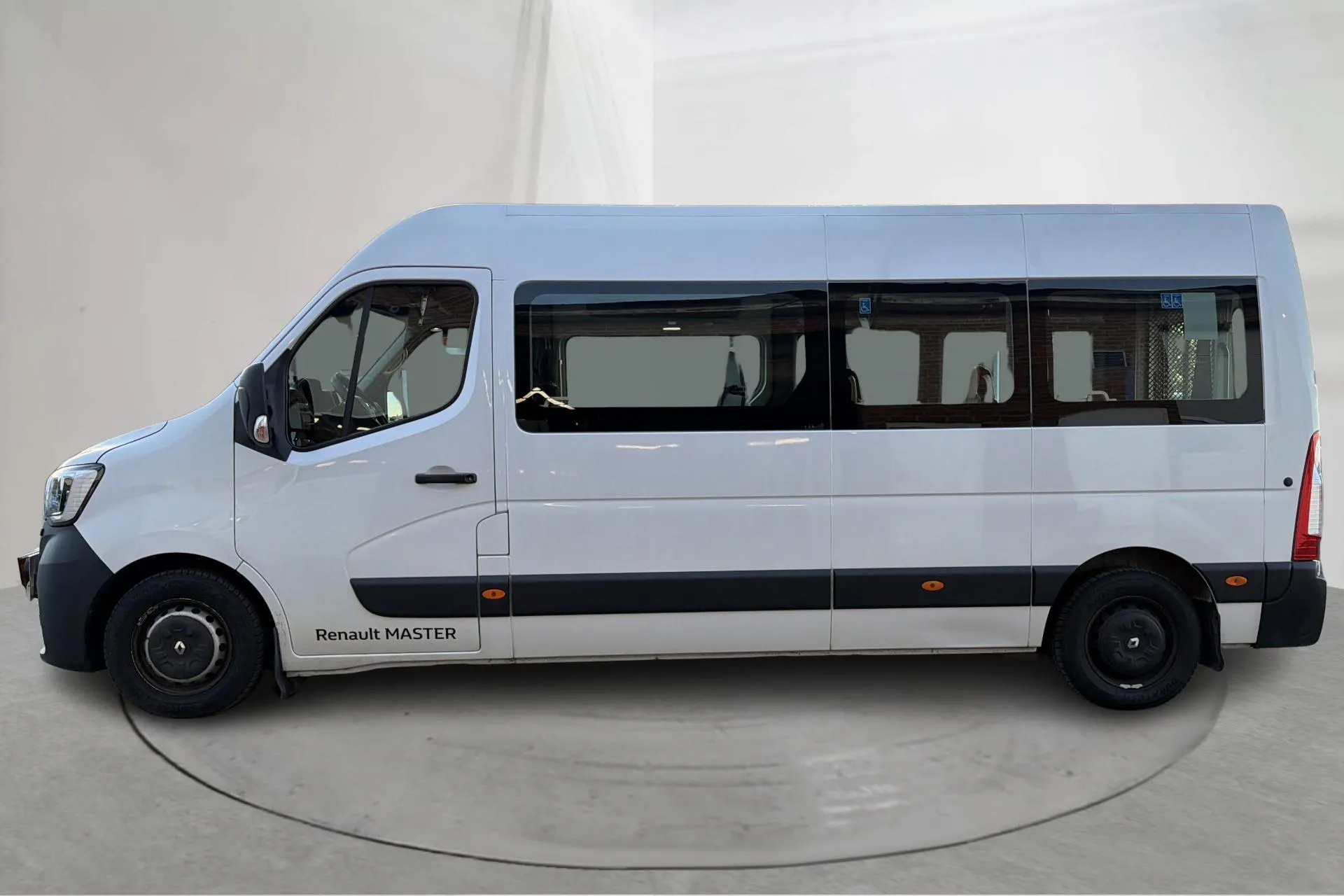 Presentationsfoto 2 av 18: Renault Master 2.3 dCi FAP 2WD (150hk) - 17 179 mil - Manuell - vit - 2020