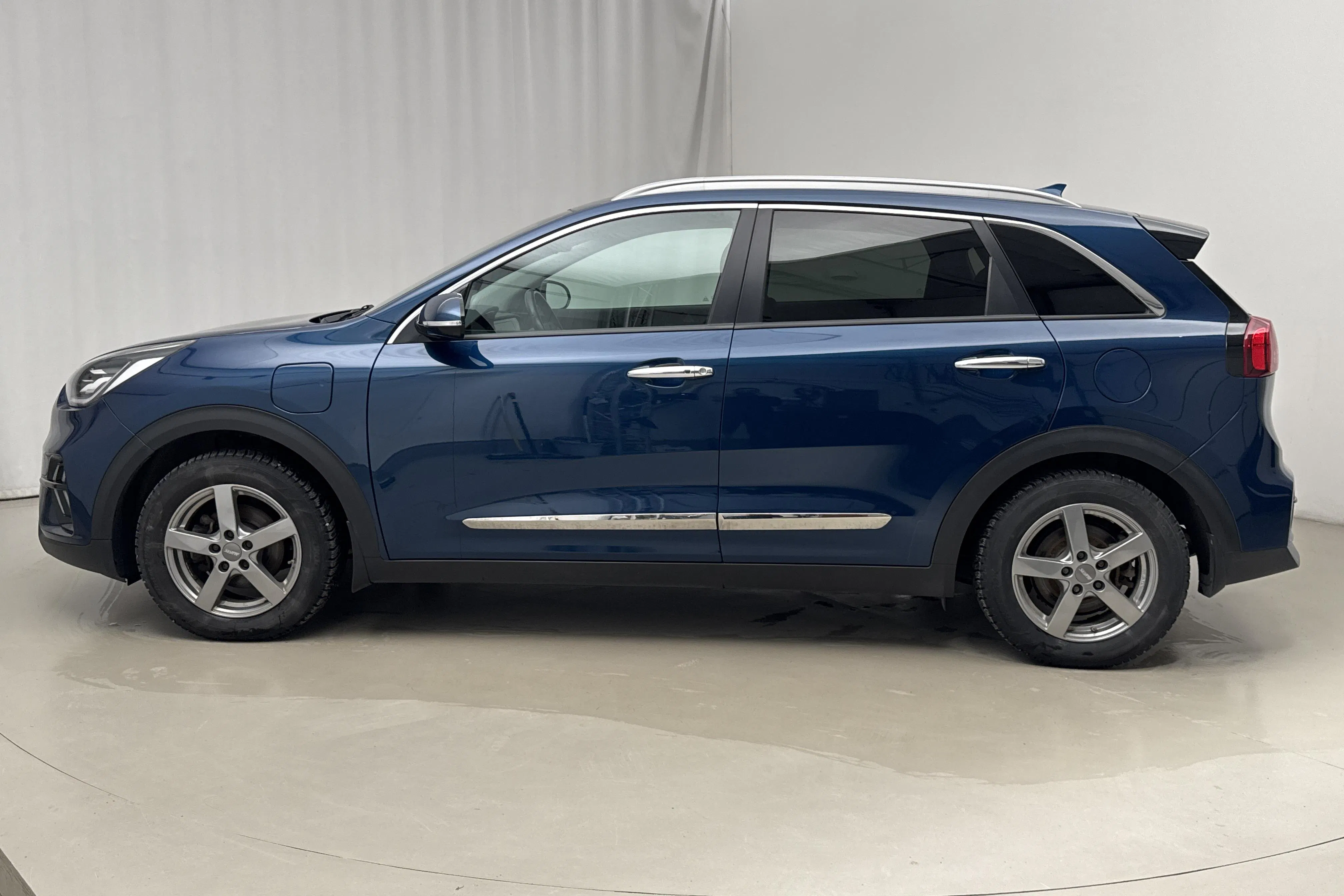 Presentationsfoto 2 av 21: KIA Niro Plug-in Hybrid 1.6 (141hk) - 11 487 mil - Automat - blå - 2020
