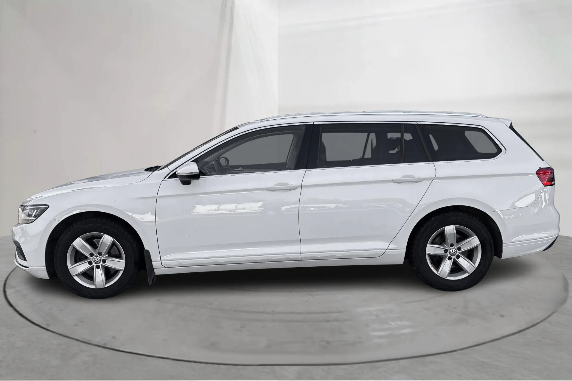 Presentation photo 2 of 16: VW Passat 2.0 TDI Sportscombi (150hk) - 193 360 km - Automatic - white - 2021