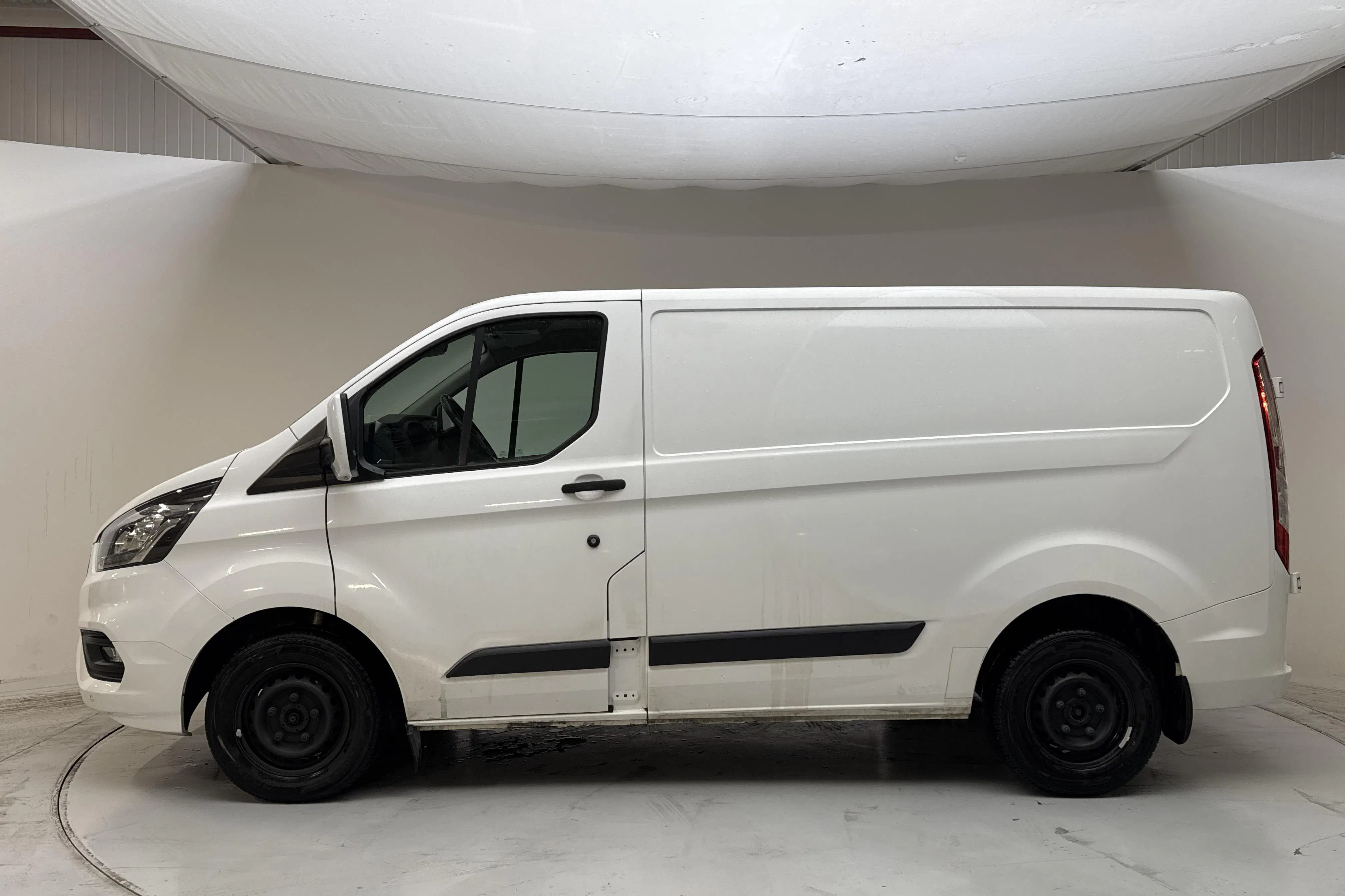 Presentationsfoto 2 av 14: Ford Transit Custom 280 (105hk) - 7 455 mil - Manuell - vit - 2018