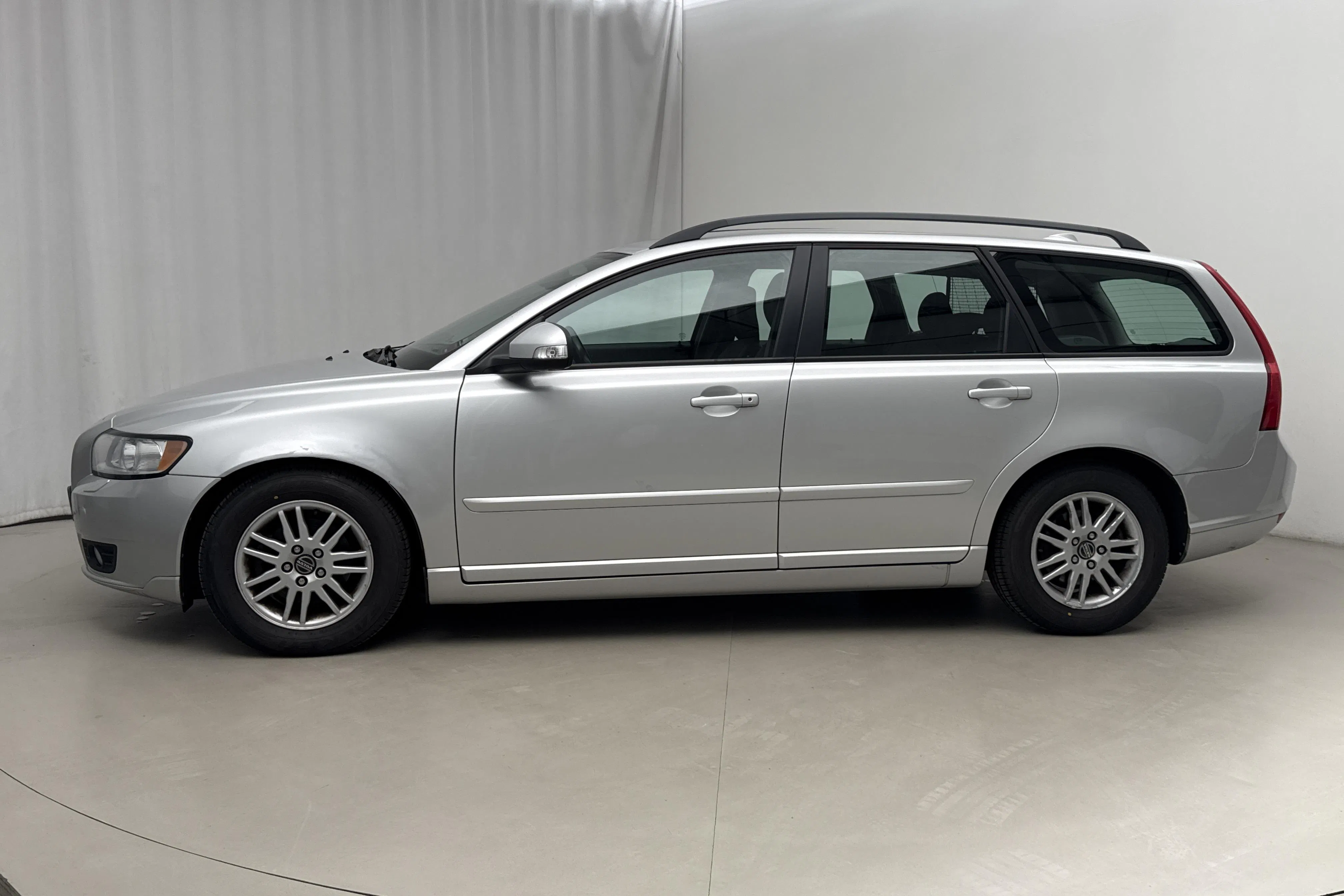 Presentation photo 2 of 15: Volvo V50 1.6D DRIVe (109hk) - 226 810 km - Manual - Light Grey - 2010