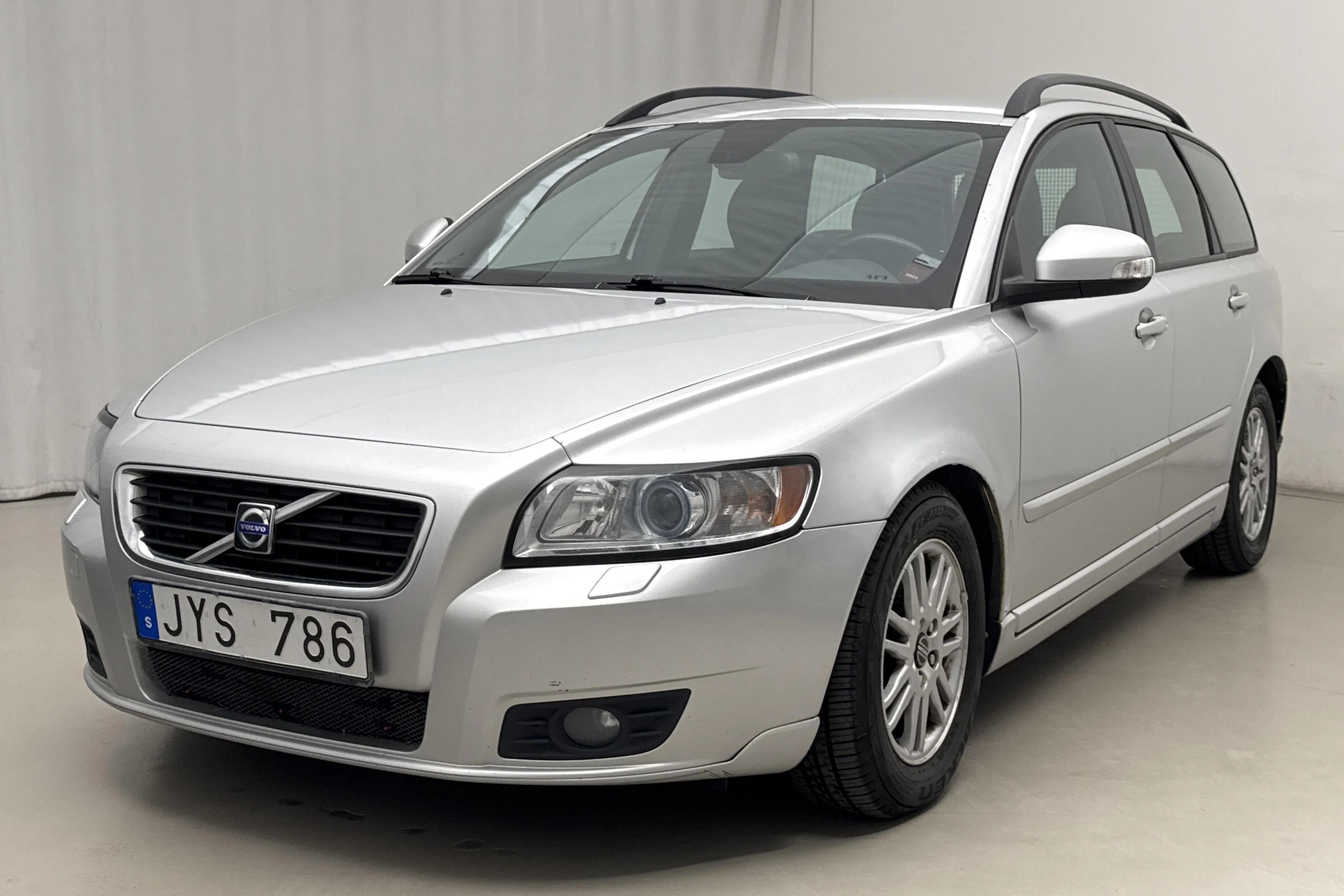 Presentation photo 1 of 15: Volvo V50 1.6D DRIVe (109hk) - 226 810 km - Manual - Light Grey - 2010