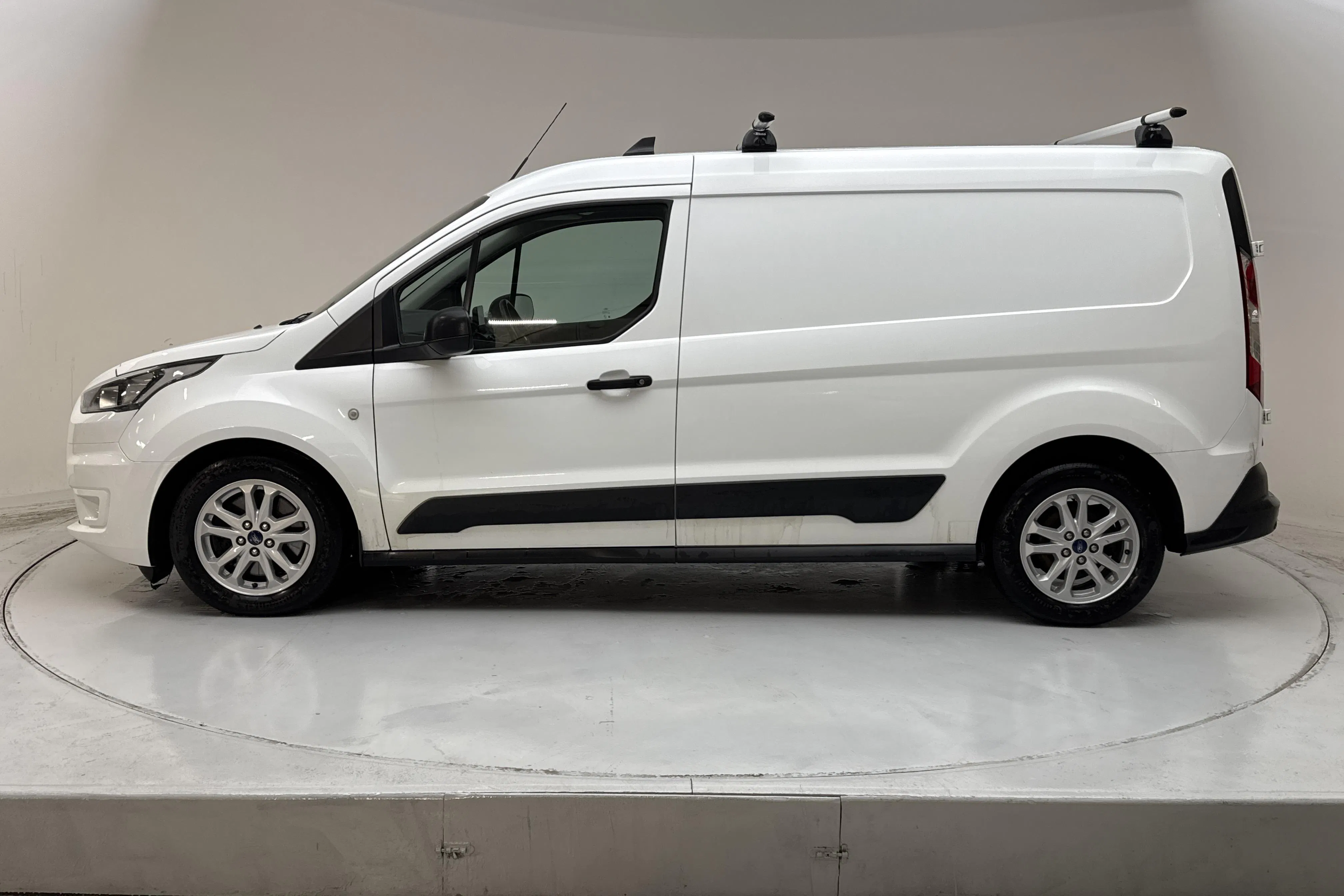 Presentationsfoto 2 av 14: Ford Transit Connect 1.5 EcoBlue (100hk) - 6 027 mil - Automat - vit - 2023