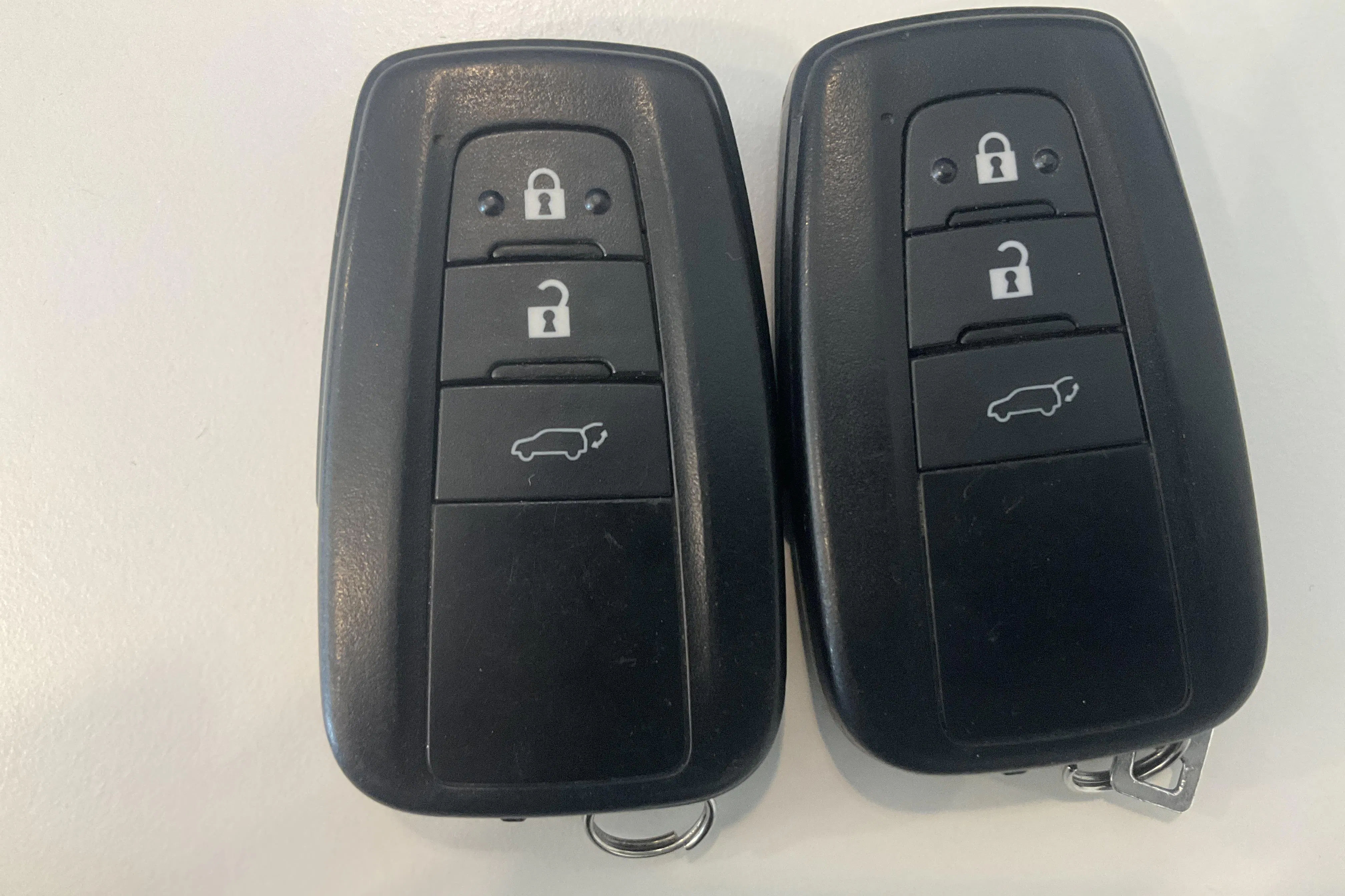 Presentationsfoto 16 av 16: Toyota RAV4 2.5 HSD AWD (222hk) - 11 569 mil - Automat - vit - 2019