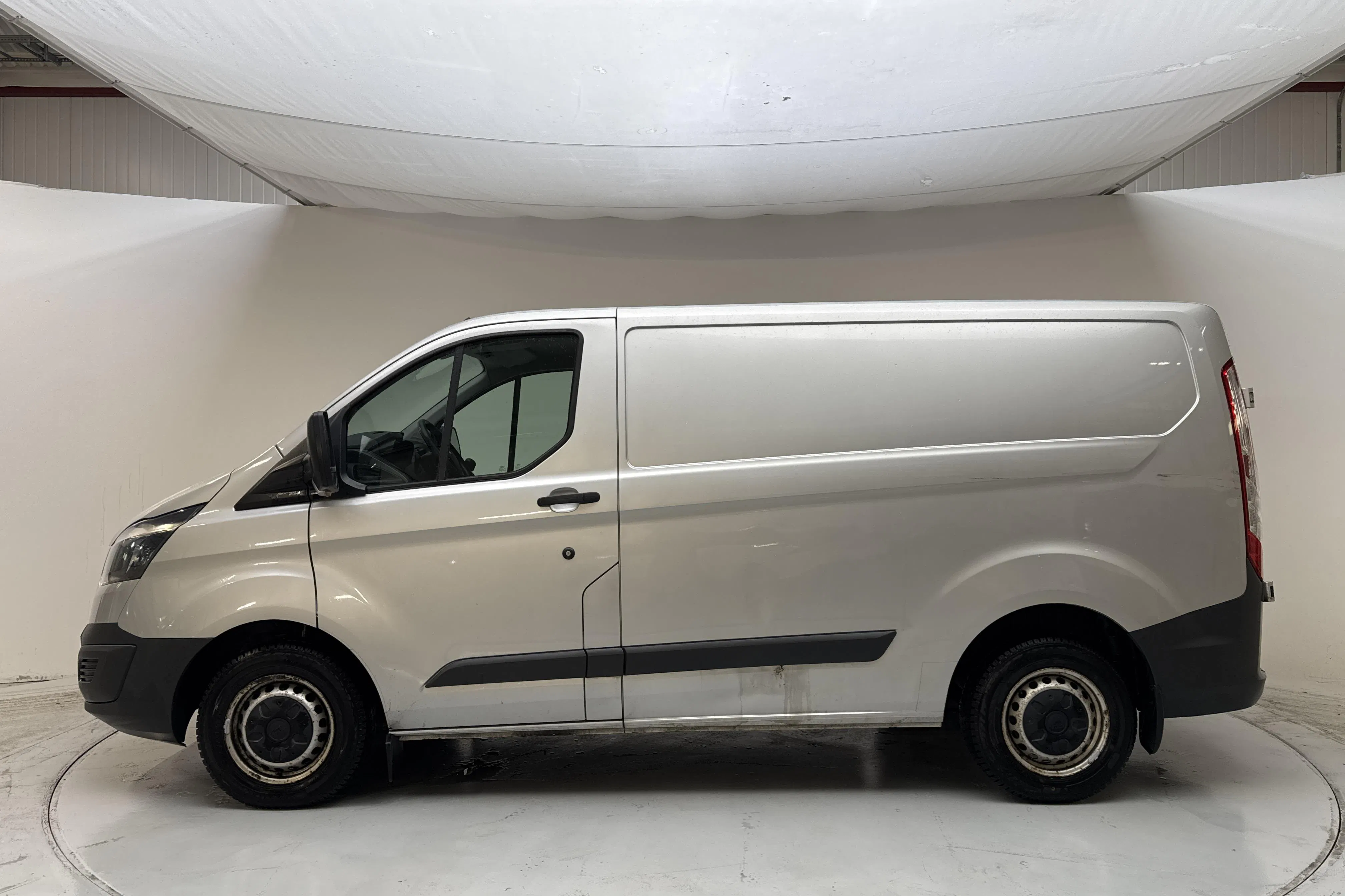 Presentationsfoto 2 av 11: Ford Transit Custom 270 (100hk) - 26 268 mil - Manuell - grå - 2016
