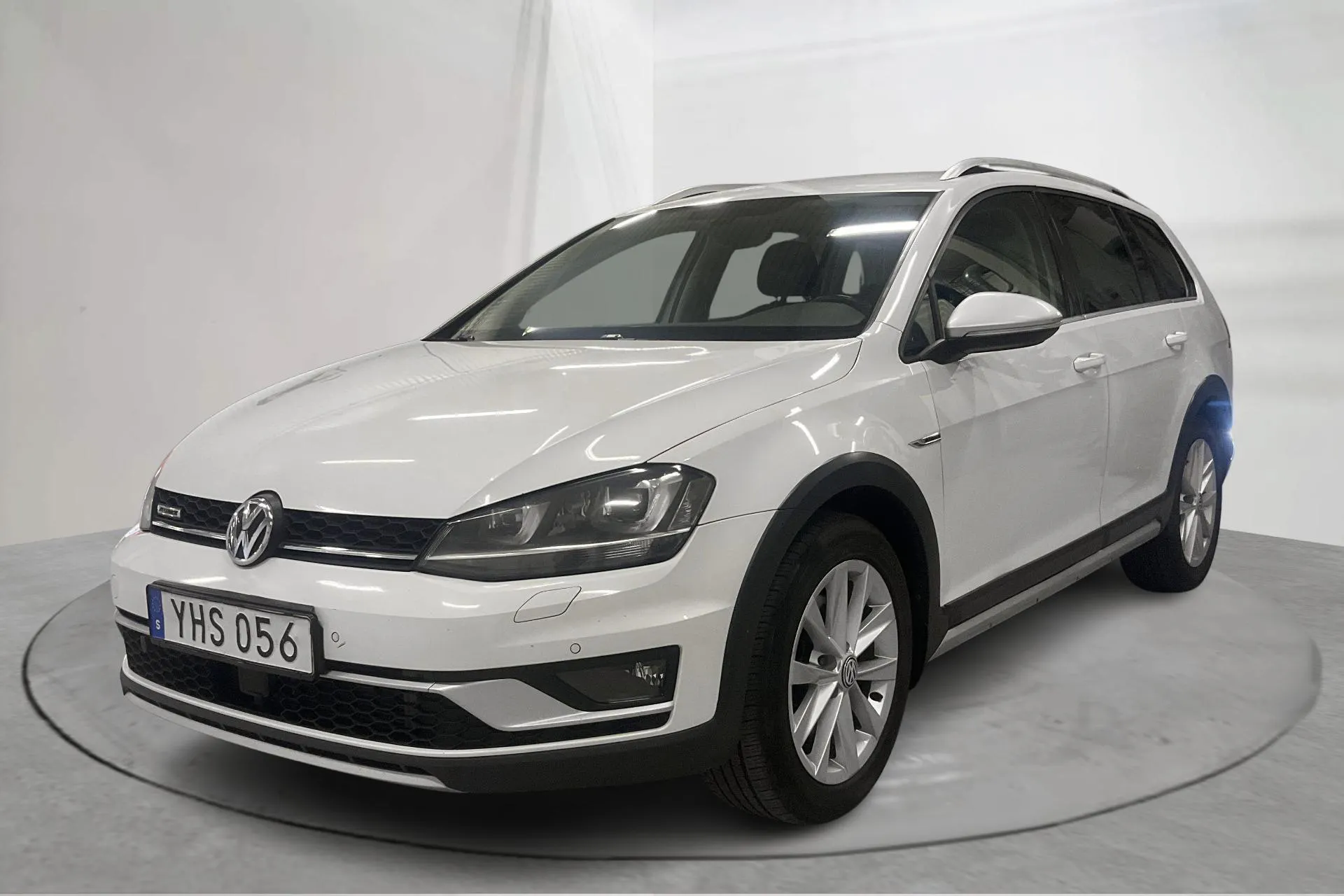 Presentationsfoto 1 av 15: VW Golf Alltrack 1.8 TSI 4Motion (180hk) - 19 248 mil - Automat - vit - 2017