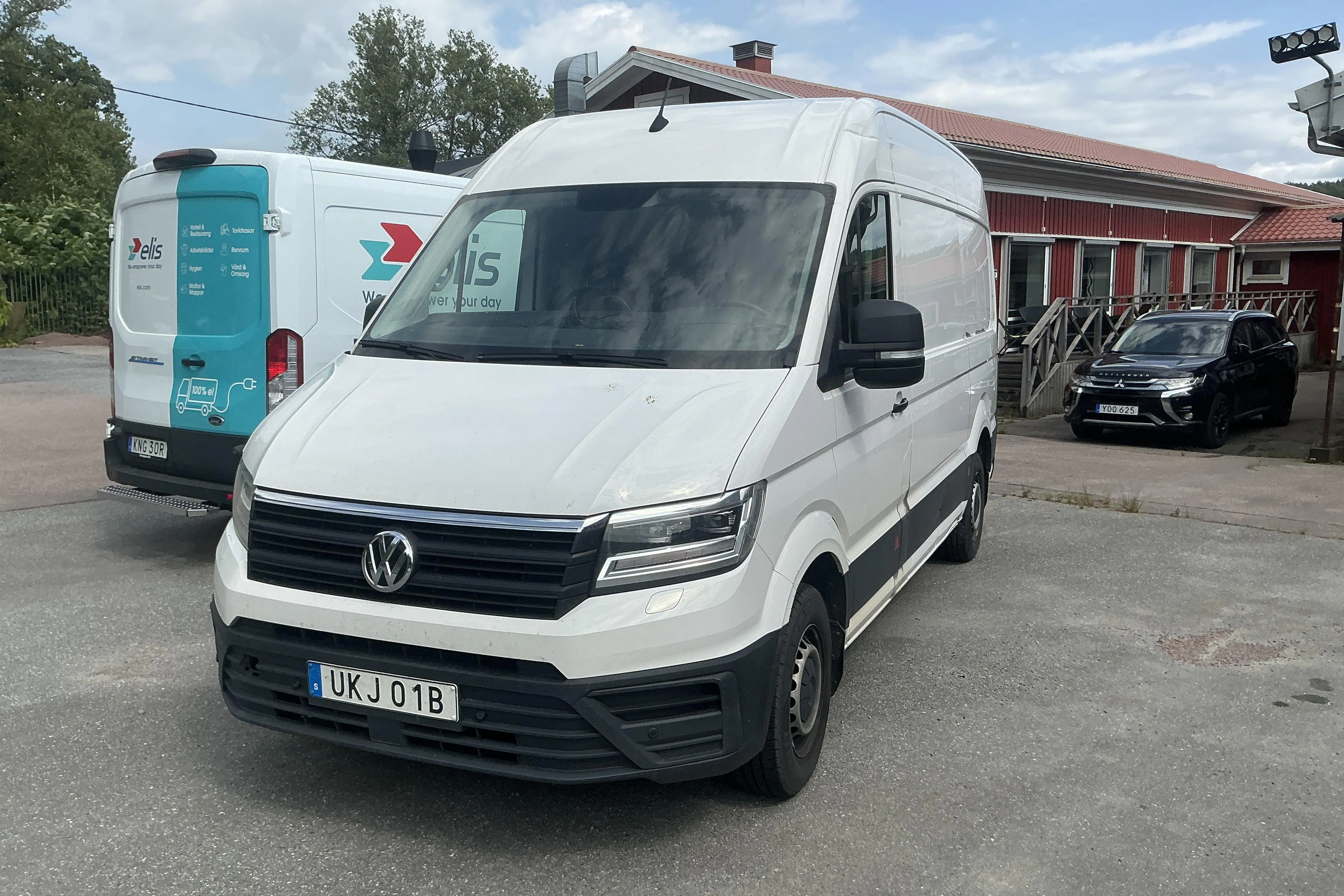 Presentationsfoto 1 av 14: VW Crafter 35 2.0 TDI Skåp (102hk) - 13 706 mil - Manuell - vit - 2023
