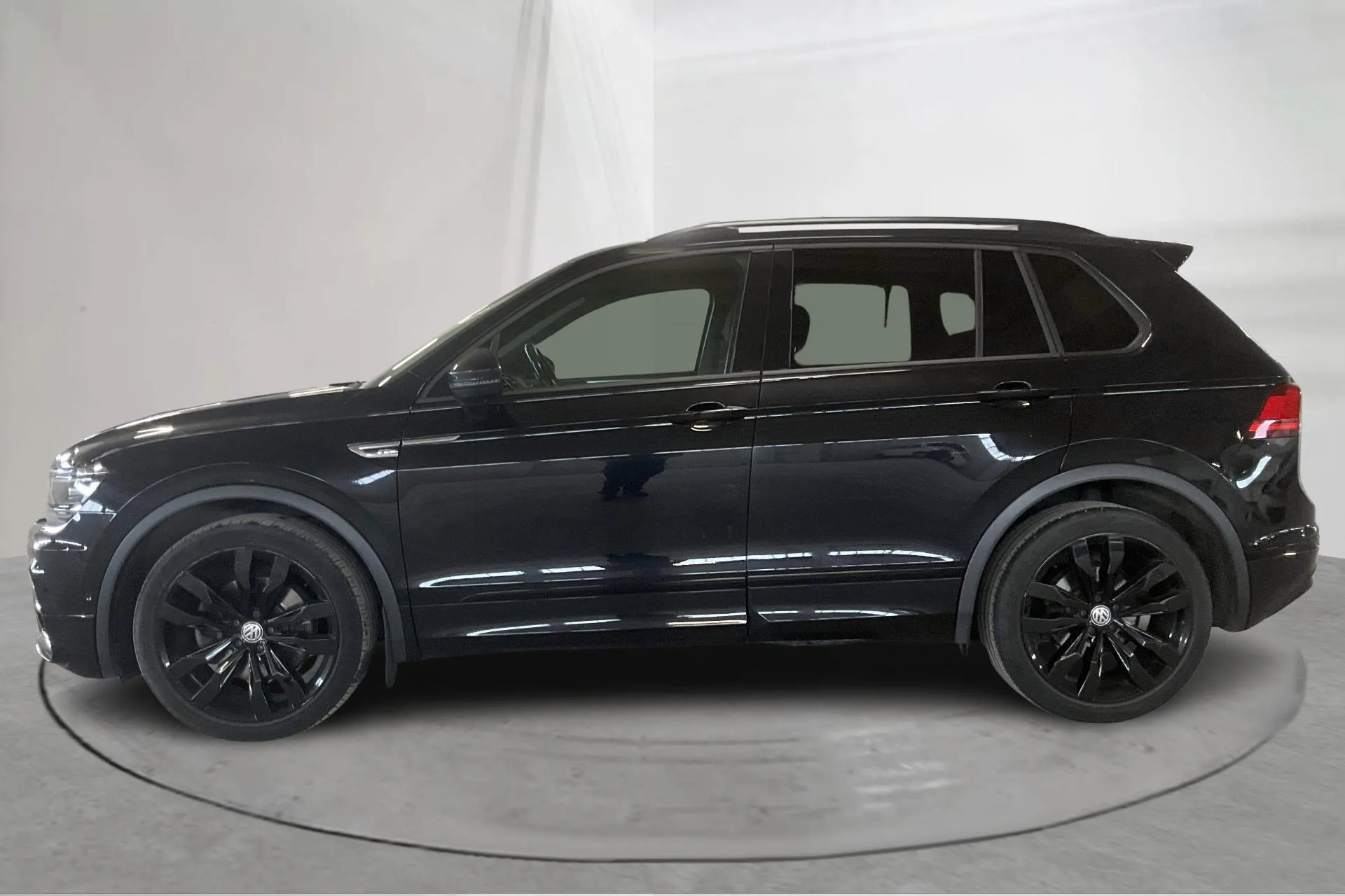 Presentation photo 2 of 17: VW Tiguan 2.0 TDI 4MOTION (190hk) - 92 790 km - Automatic - black - 2020