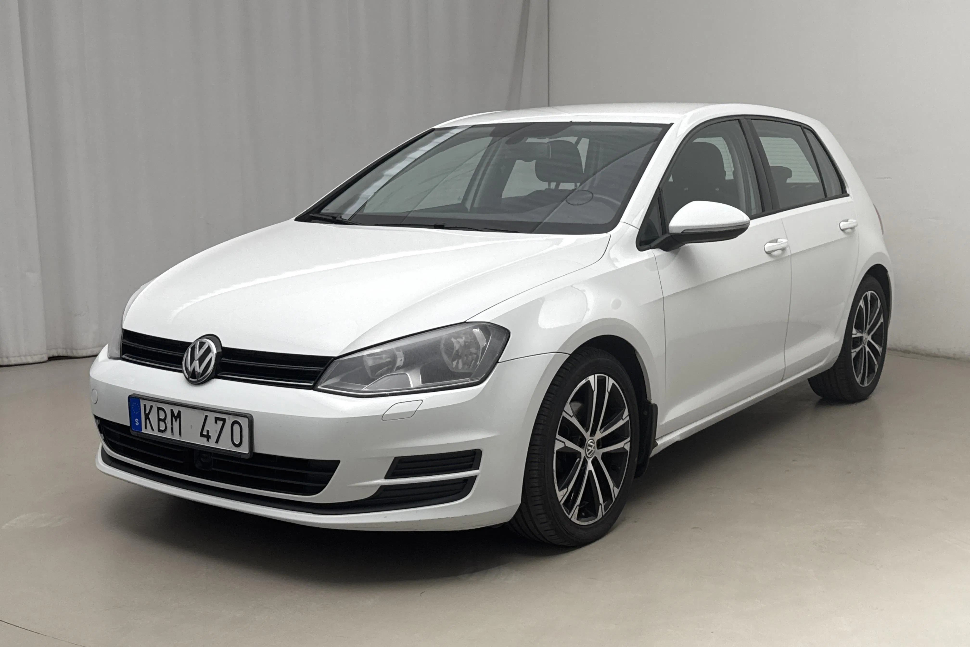 Presentationsfoto 1 av 16: VW Golf VII 1.2 TSI 5dr (105hk) - 18 438 mil - Manuell - vit - 2013