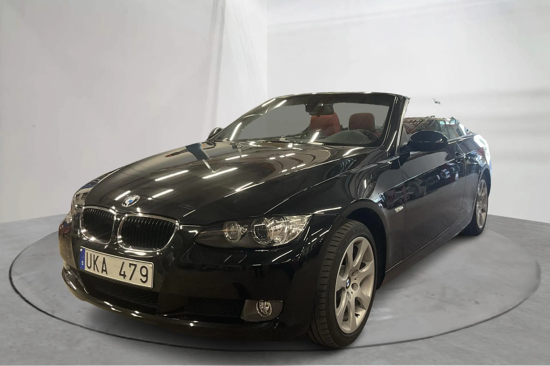 Presentation photo 1 of 15: BMW 320i Cabriolet, E93 (170hk) - 18 260 km - Manual - black - 2008