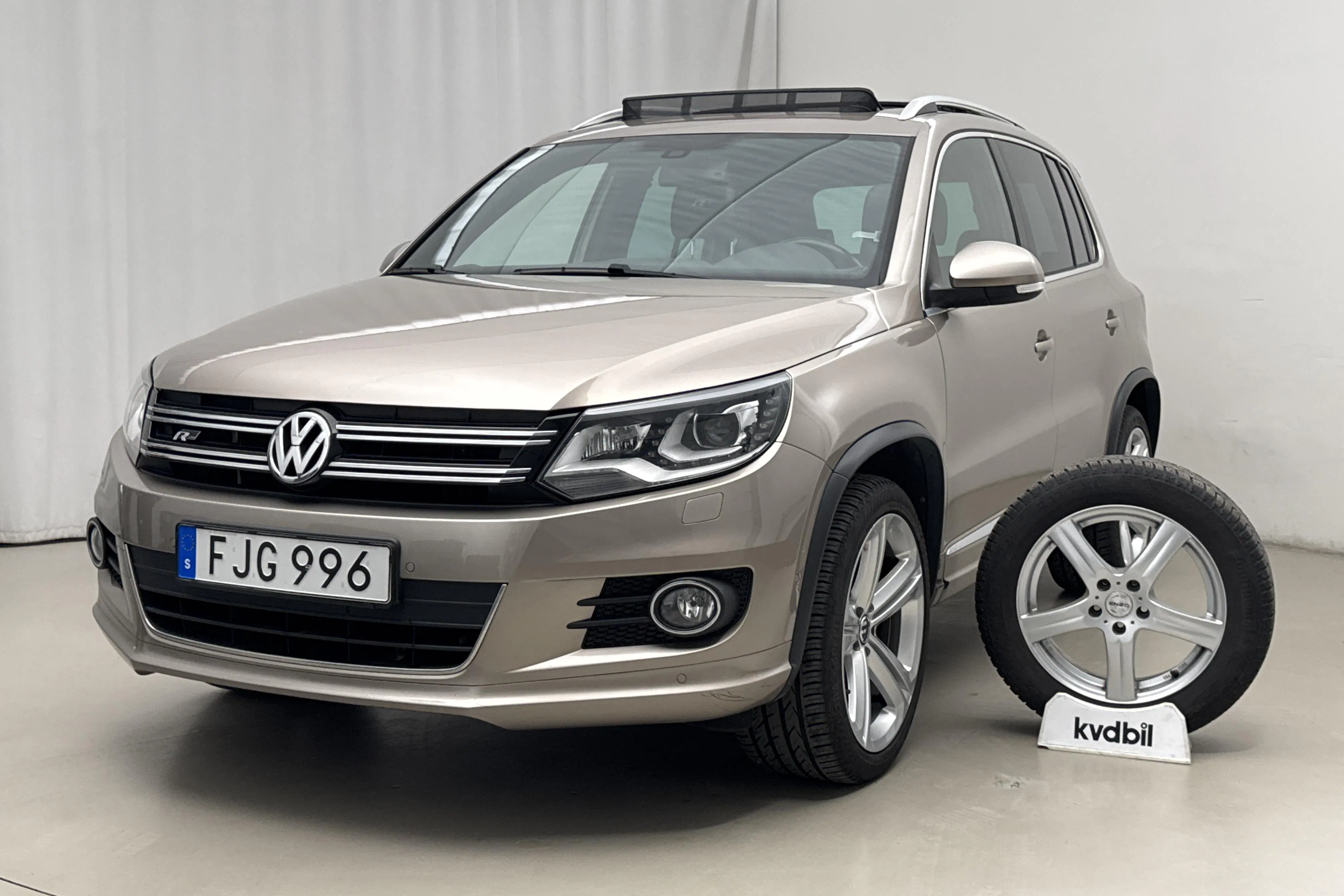 Presentationsfoto 1 av 23: VW Tiguan 2.0 TDI 4MOTION BlueMotion Technology (184hk) - 9 945 mil - Automat - Light Brown - 2016