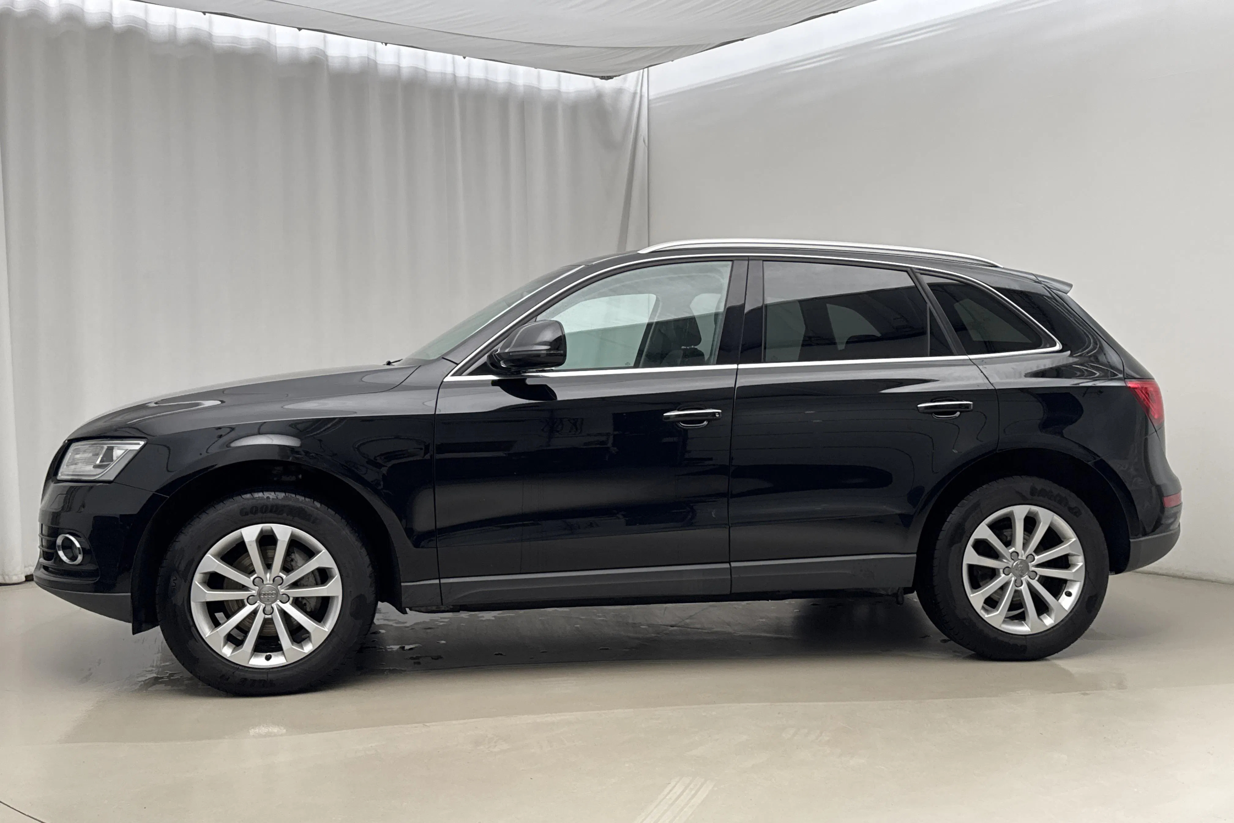 Presentationsfoto 2 av 16: Audi Q5 2.0 TDI clean diesel quattro (190hk) - 12 925 mil - Automat - svart - 2016