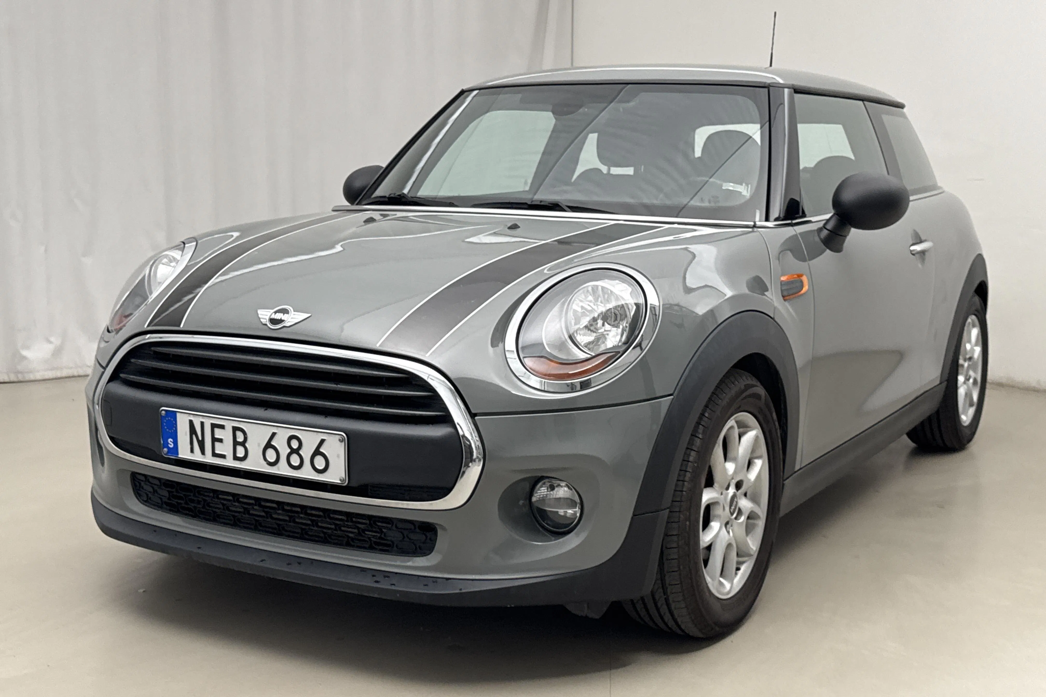 Presentationsfoto 1 av 15: MINI One 3dr (102hk) - 9 703 mil - Manuell - grå - 2016