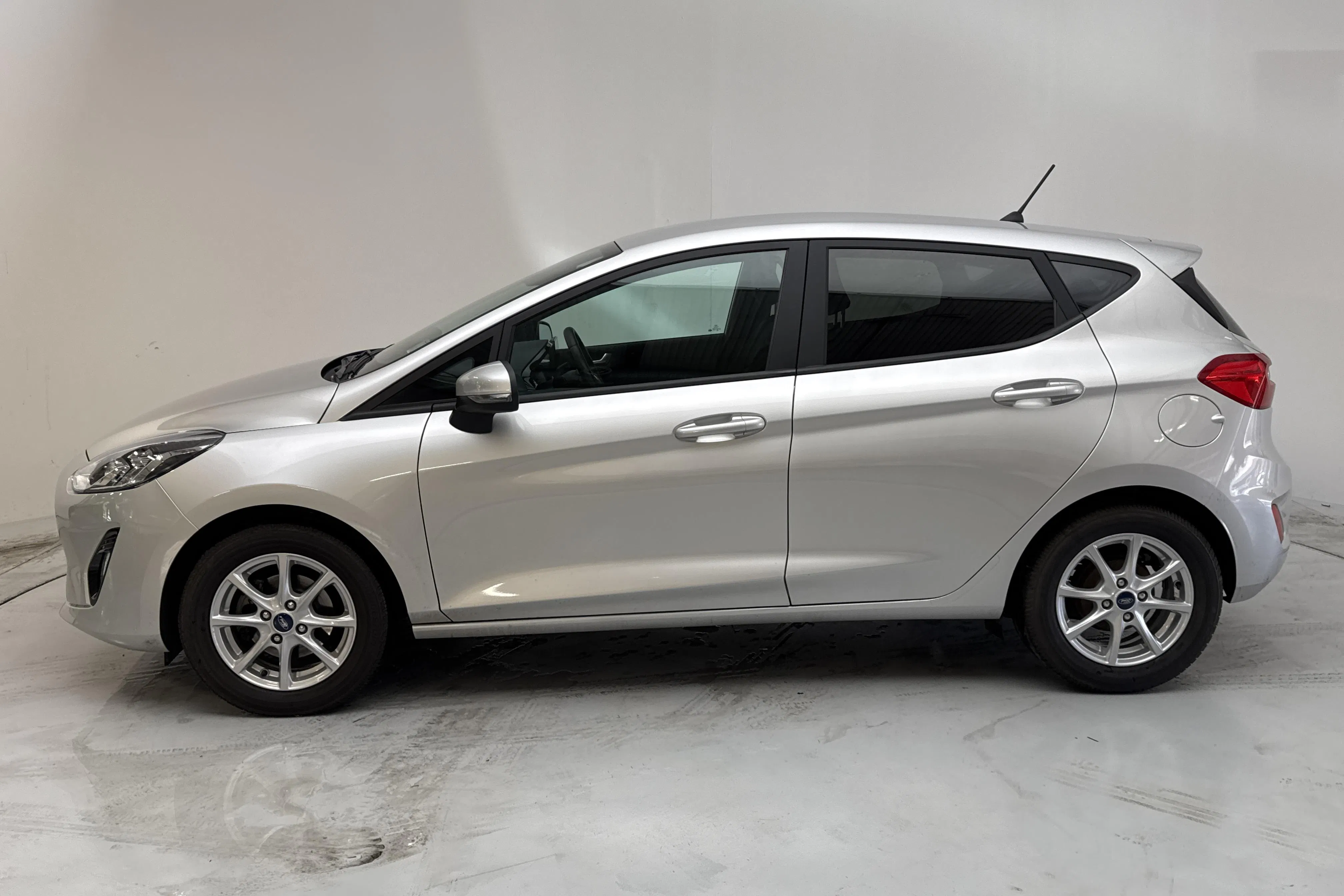 Presentationsfoto 2 av 12: Ford Fiesta 1.0T EcoBoost 5dr (100hk) - 2 724 mil - Manuell - grå - 2019