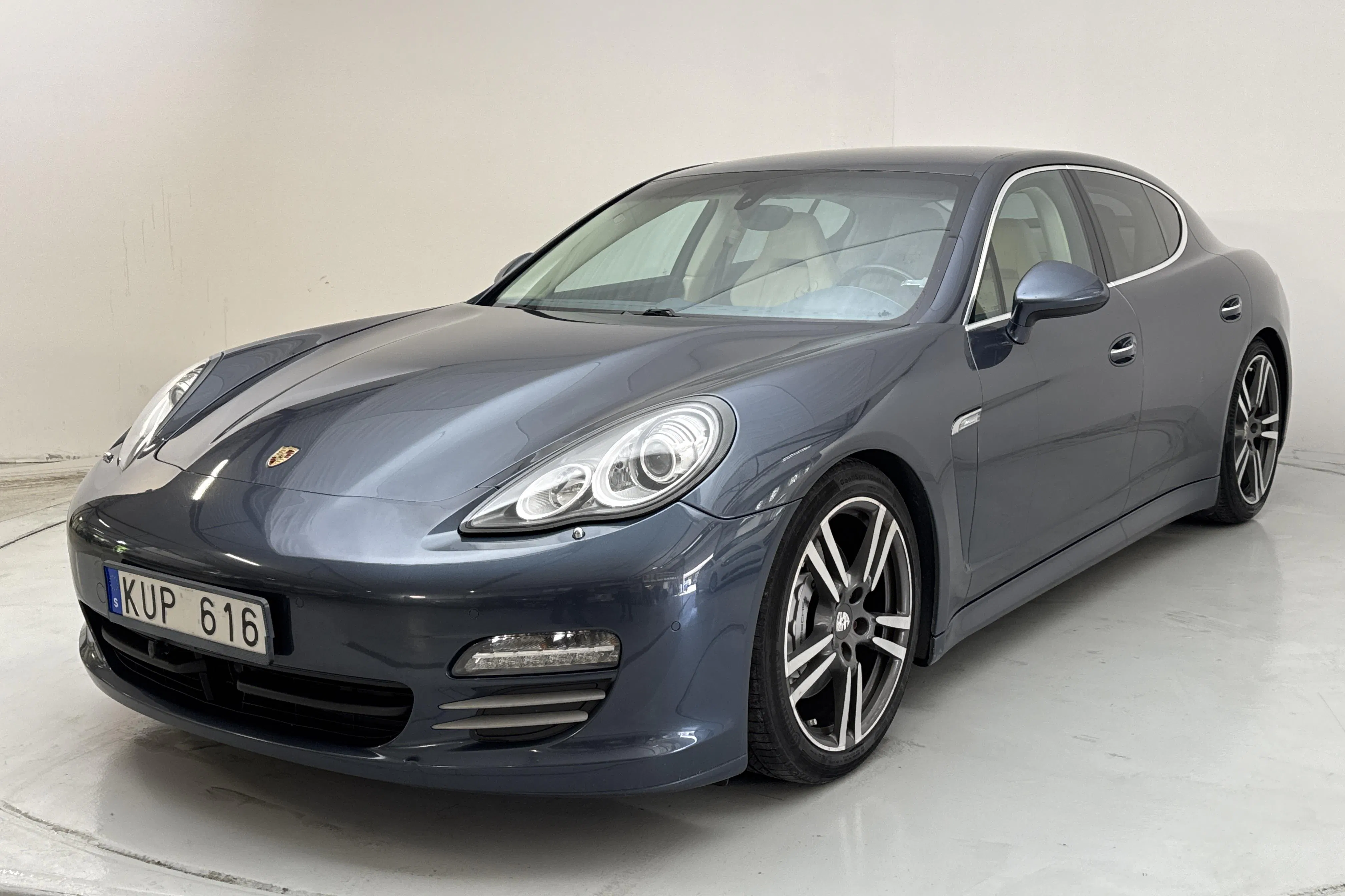 Porsche Panamera 4S (400hk)