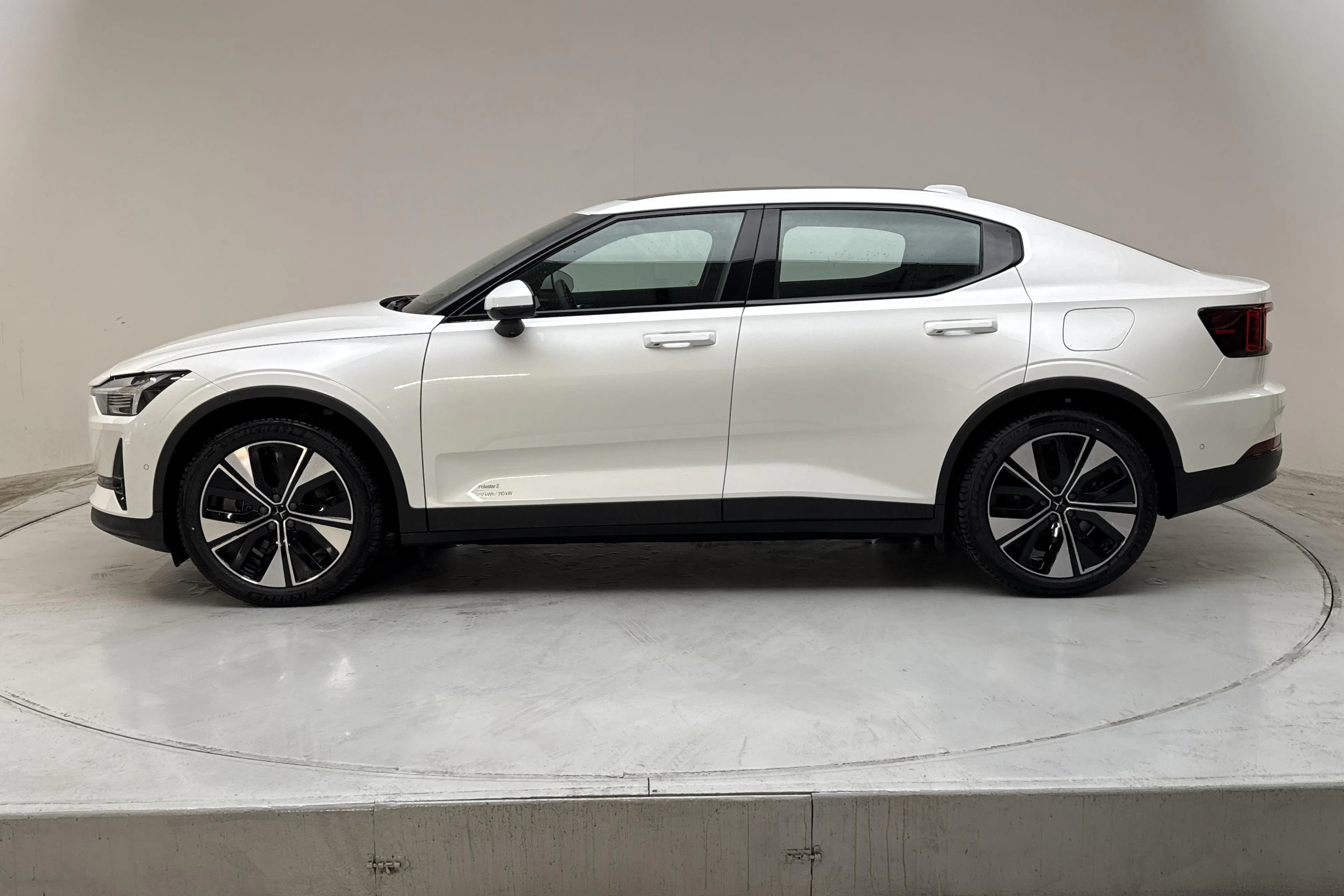 Presentation photo 2 of 20: Polestar 2 Long range Dual motor (415hk) - 42 230 km - Automatic - white - 2024