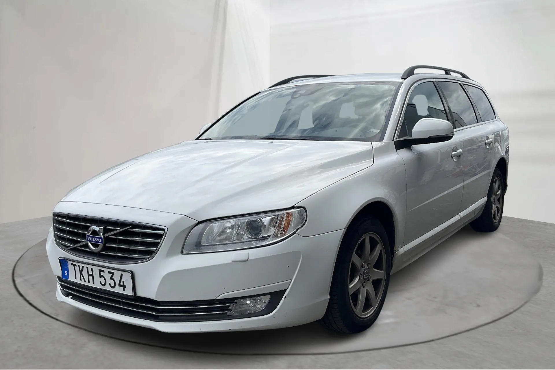 Presentationsfoto 1 av 16: Volvo V70 II D4 AWD (181hk) - 24 097 mil - Automat - vit - 2015