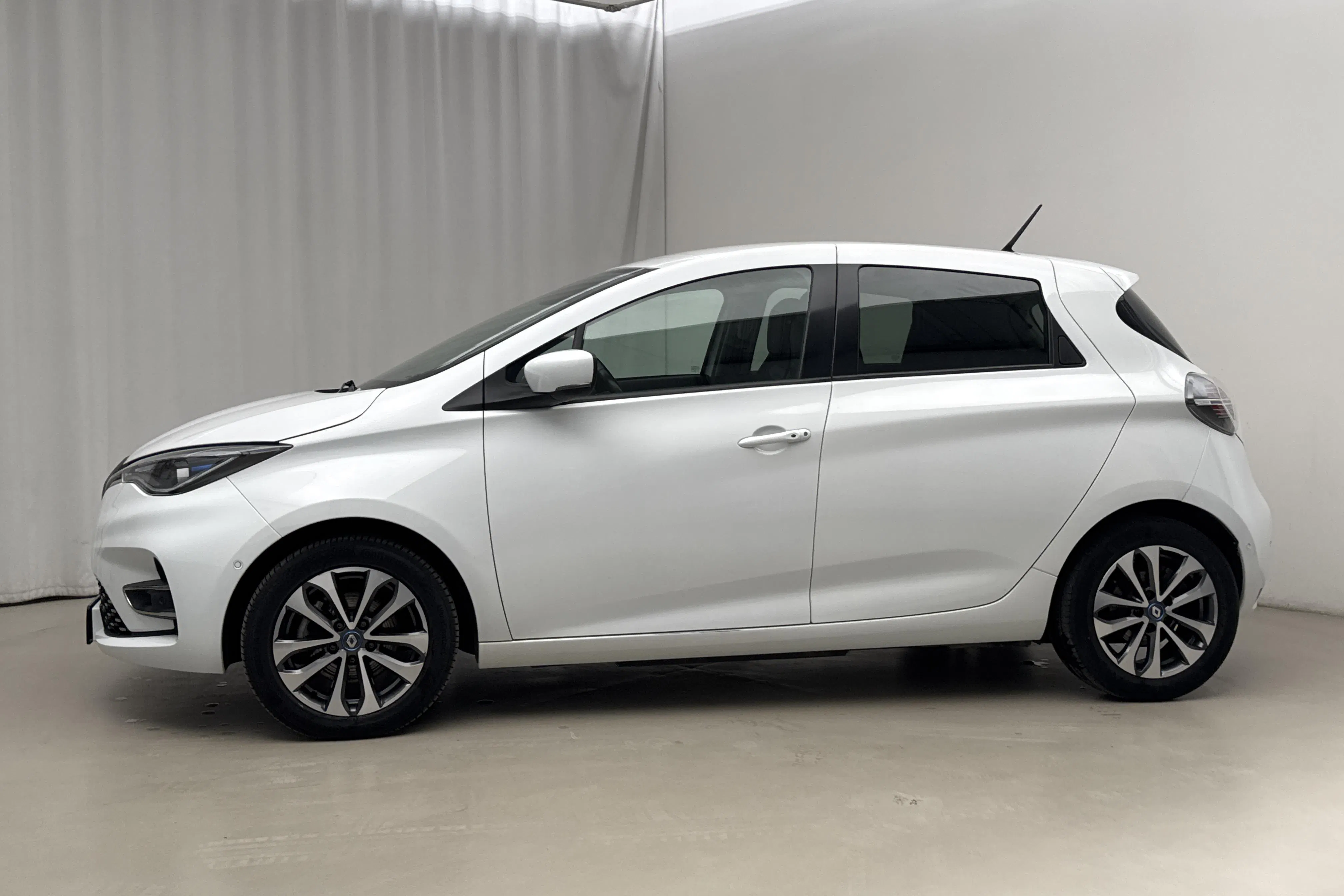 Presentationsfoto 2 av 19: Renault Zoe 52kWh R135 (135hk) - 6 563 mil - Automat - vit - 2020