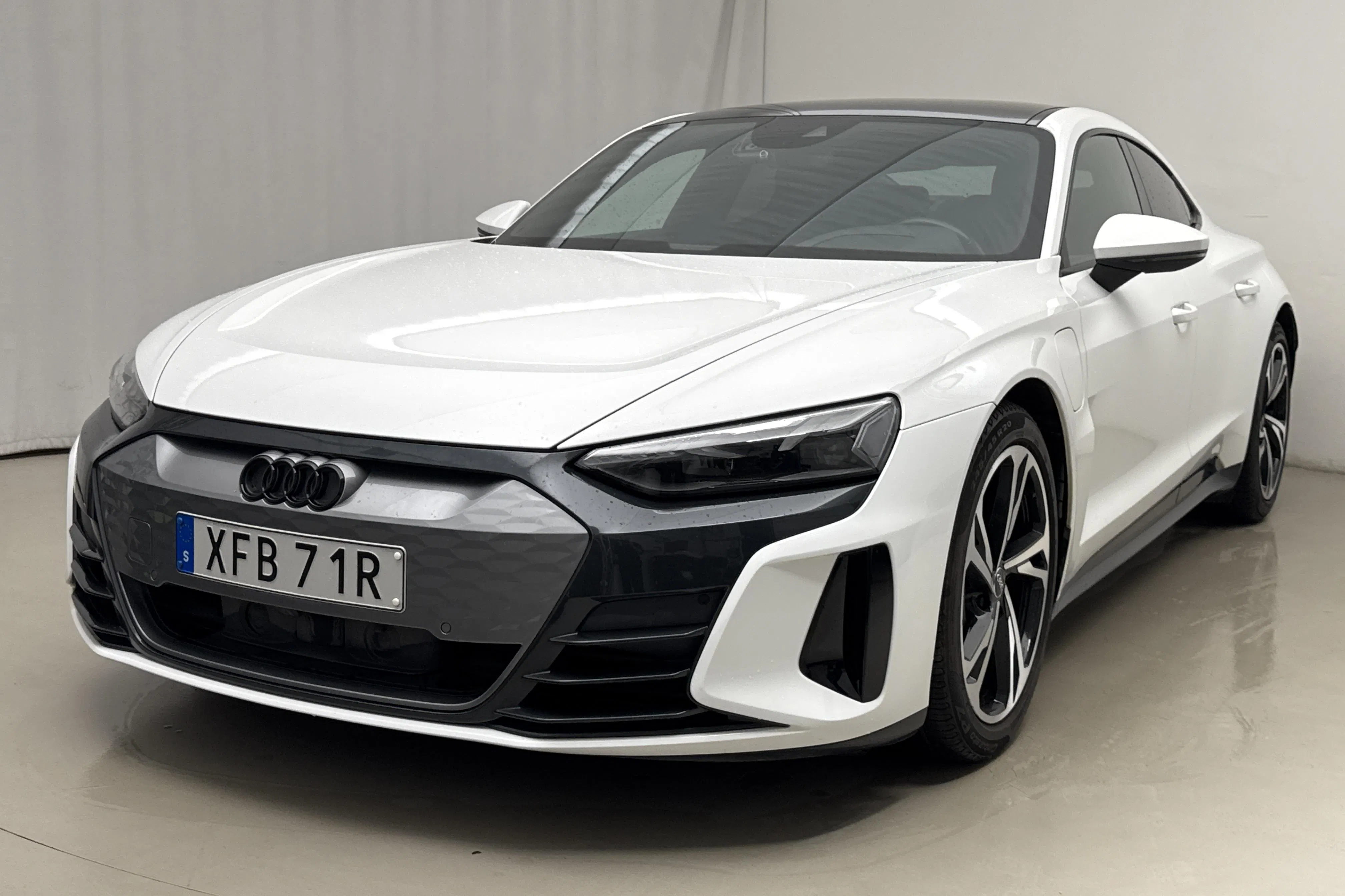 Presentationsfoto 1 av 29: Audi e-tron GT 60 quattro (476hk) - 5 839 mil - Automat - vit - 2022