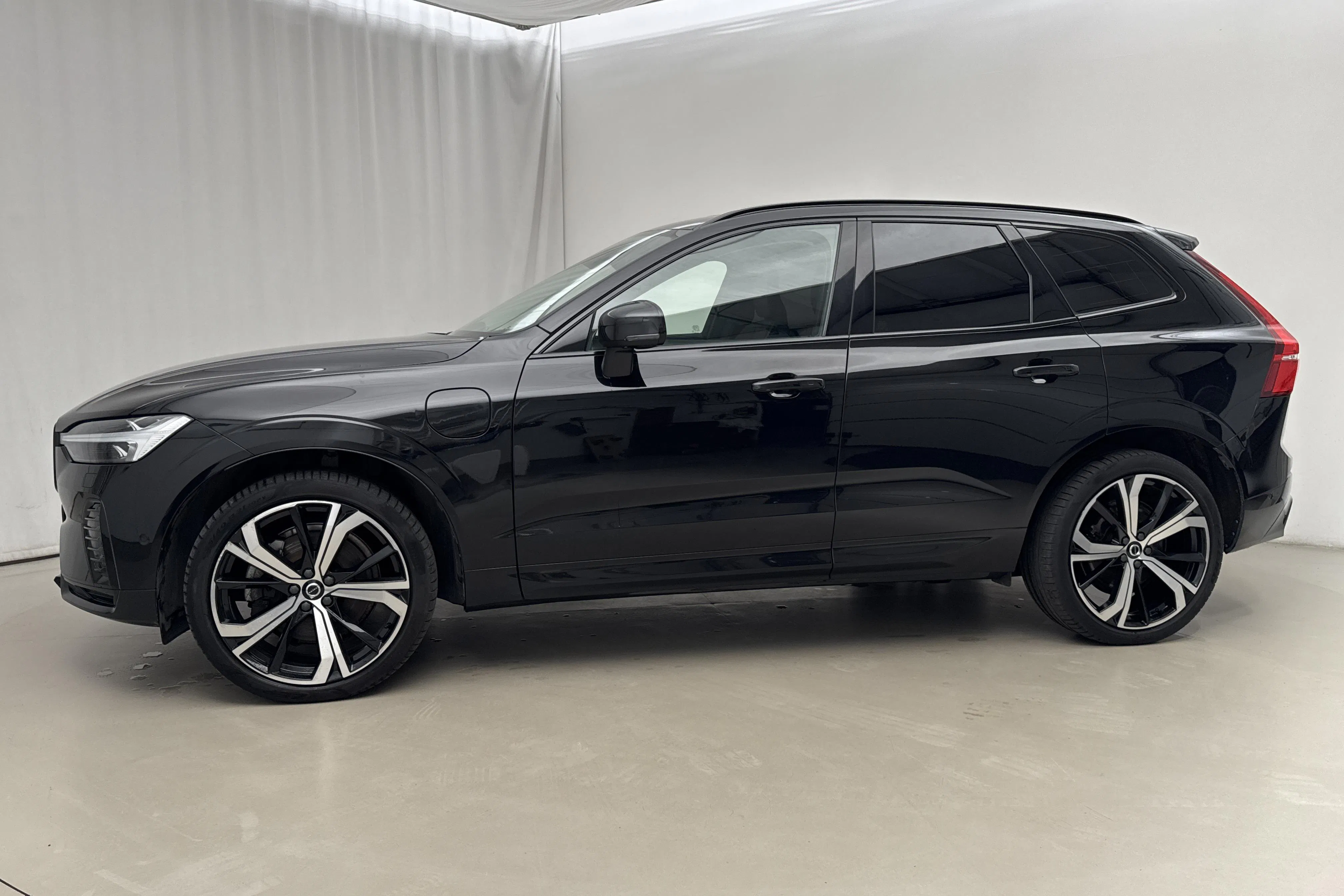 Presentation photo 2 of 28: Volvo XC60 T8 AWD Recharge (455hk) - 11 567 Scandinavian mile - Automatic - black - 2024