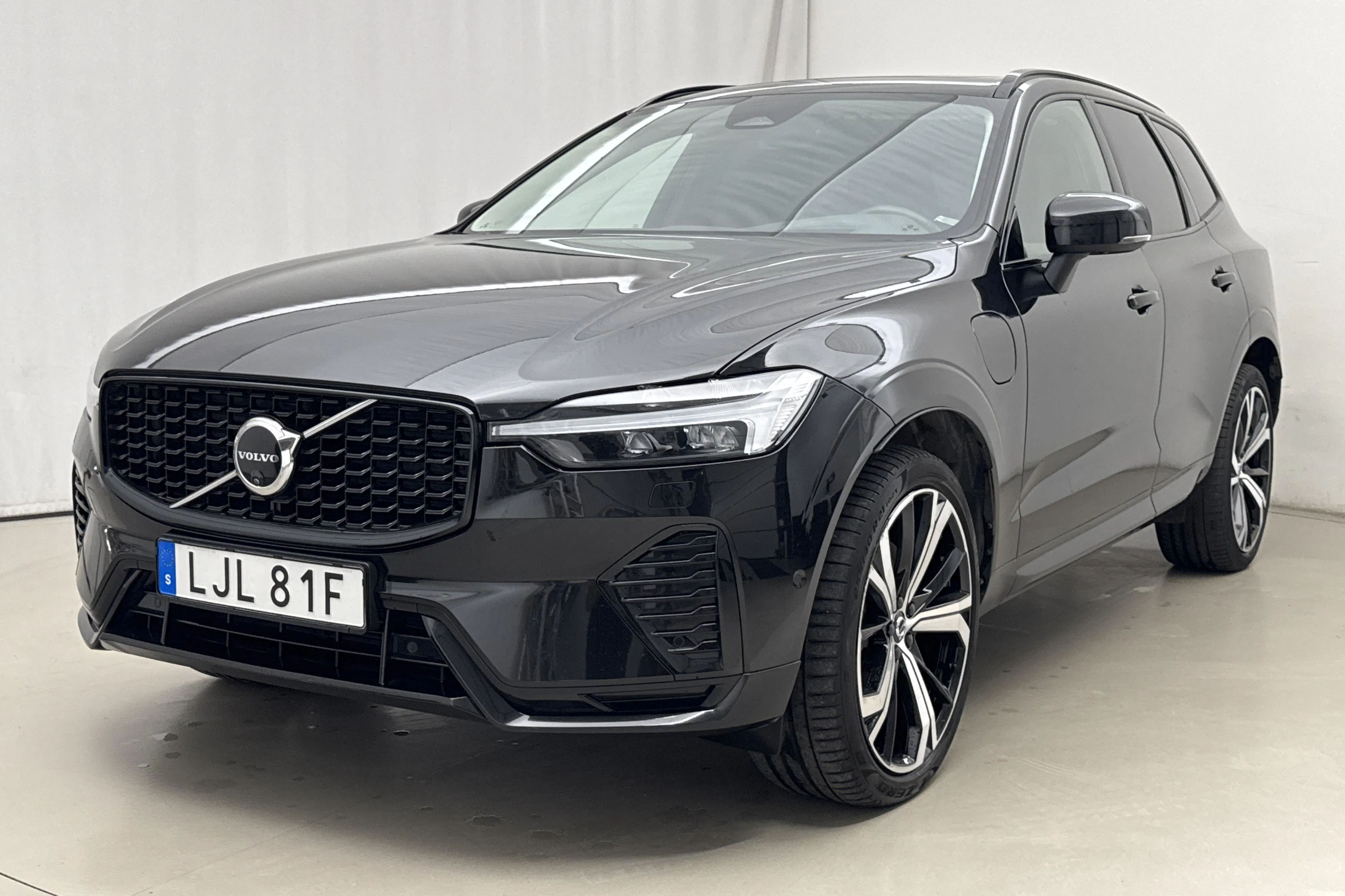 Presentation photo 1 of 28: Volvo XC60 T8 AWD Recharge (455hk) - 11 567 Scandinavian mile - Automatic - black - 2024