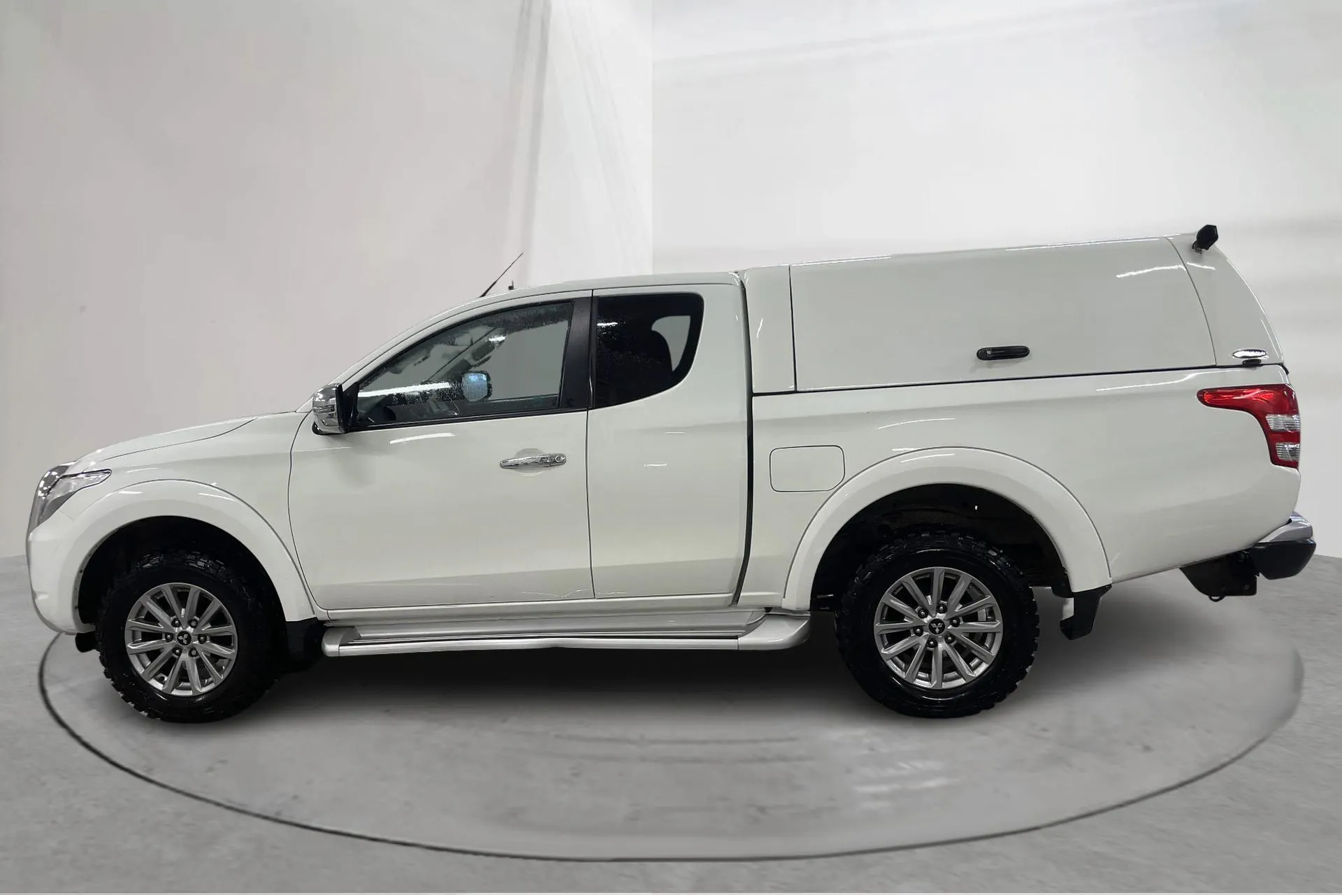 Presentation photo 2 of 14: Mitsubishi L200 2.4 DI-D (181hk) - 120 270 km - Manual - white - 2017