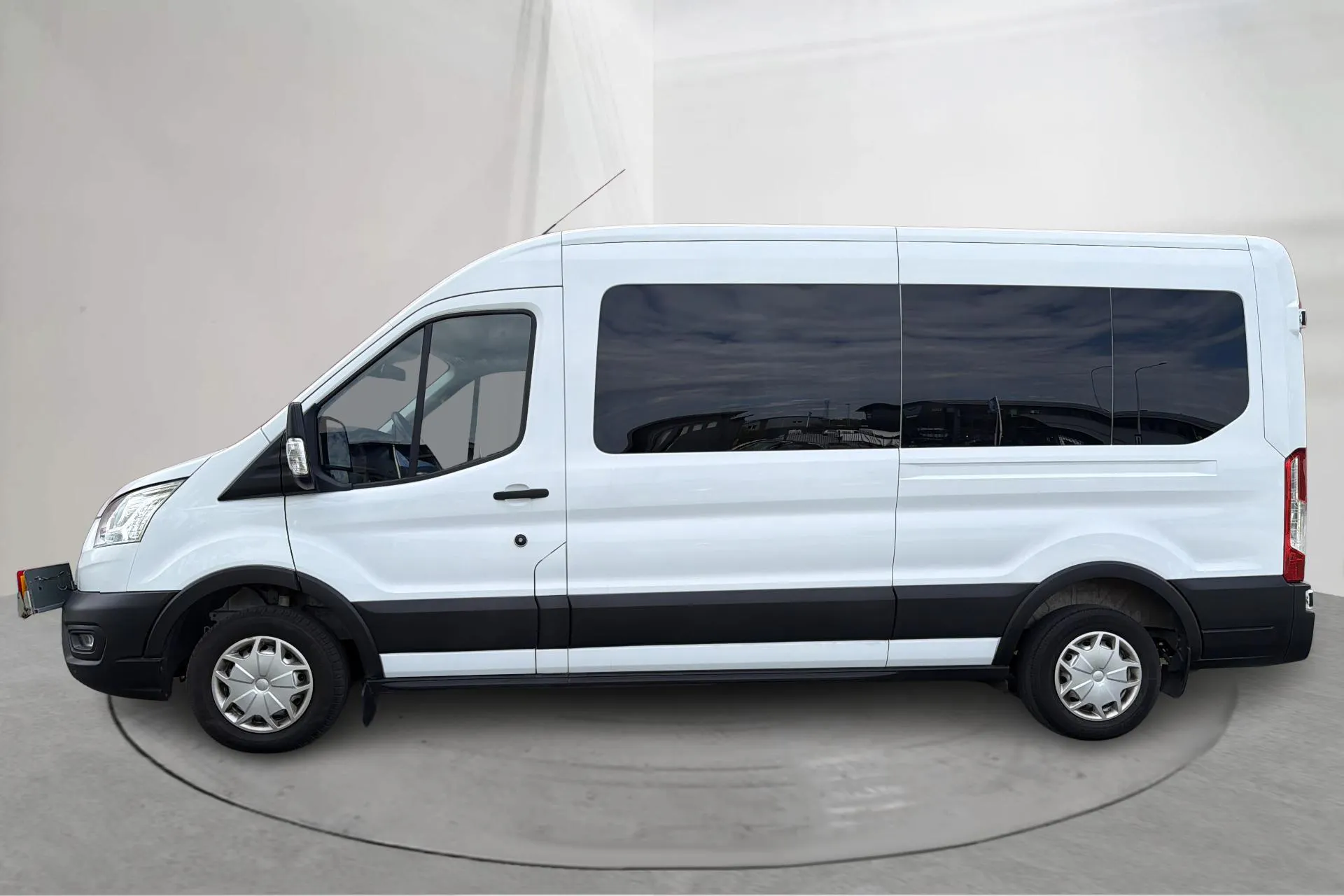 Presentation photo 2 of 17: Ford Transit 350 (130hk) - 247 450 km - Manual - yellow - 2021