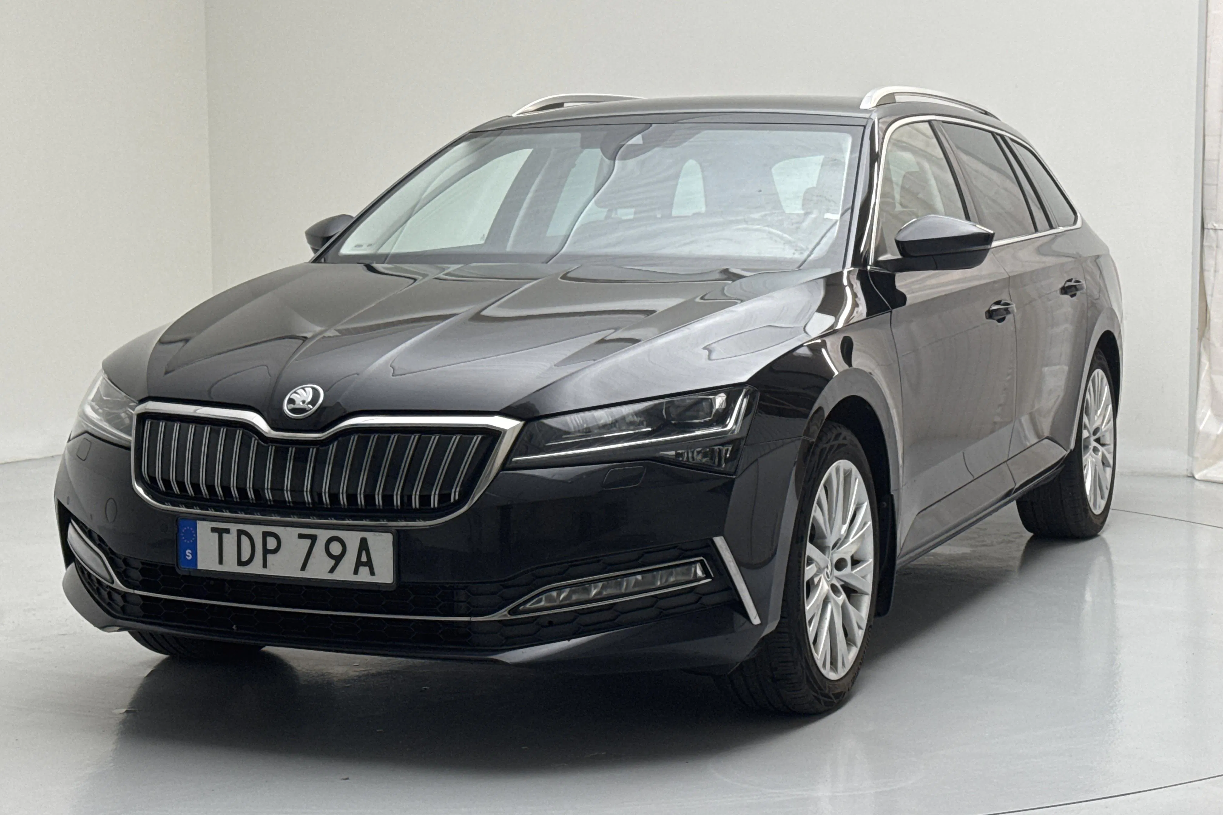 Presentation photo 1 of 16: Skoda Superb 1.4 TSI PHEV Kombi (218hk) - 90 350 km - Automatic - black - 2024