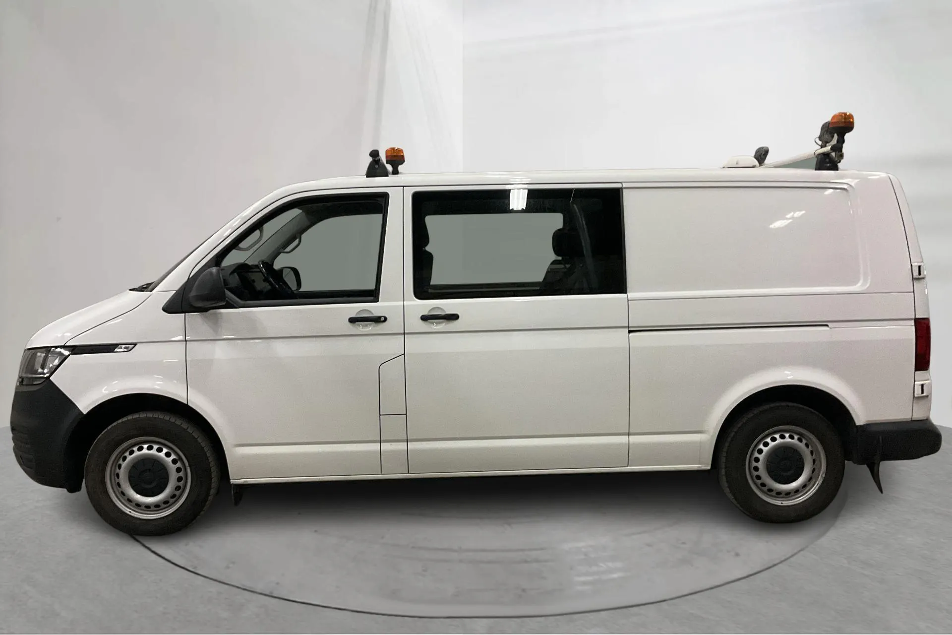 Presentationsfoto 2 av 21: VW Transporter T6 2.0 TDI BMT Skåp 4MOTION (150hk) - 18 205 mil - Manuell - vit - 2020