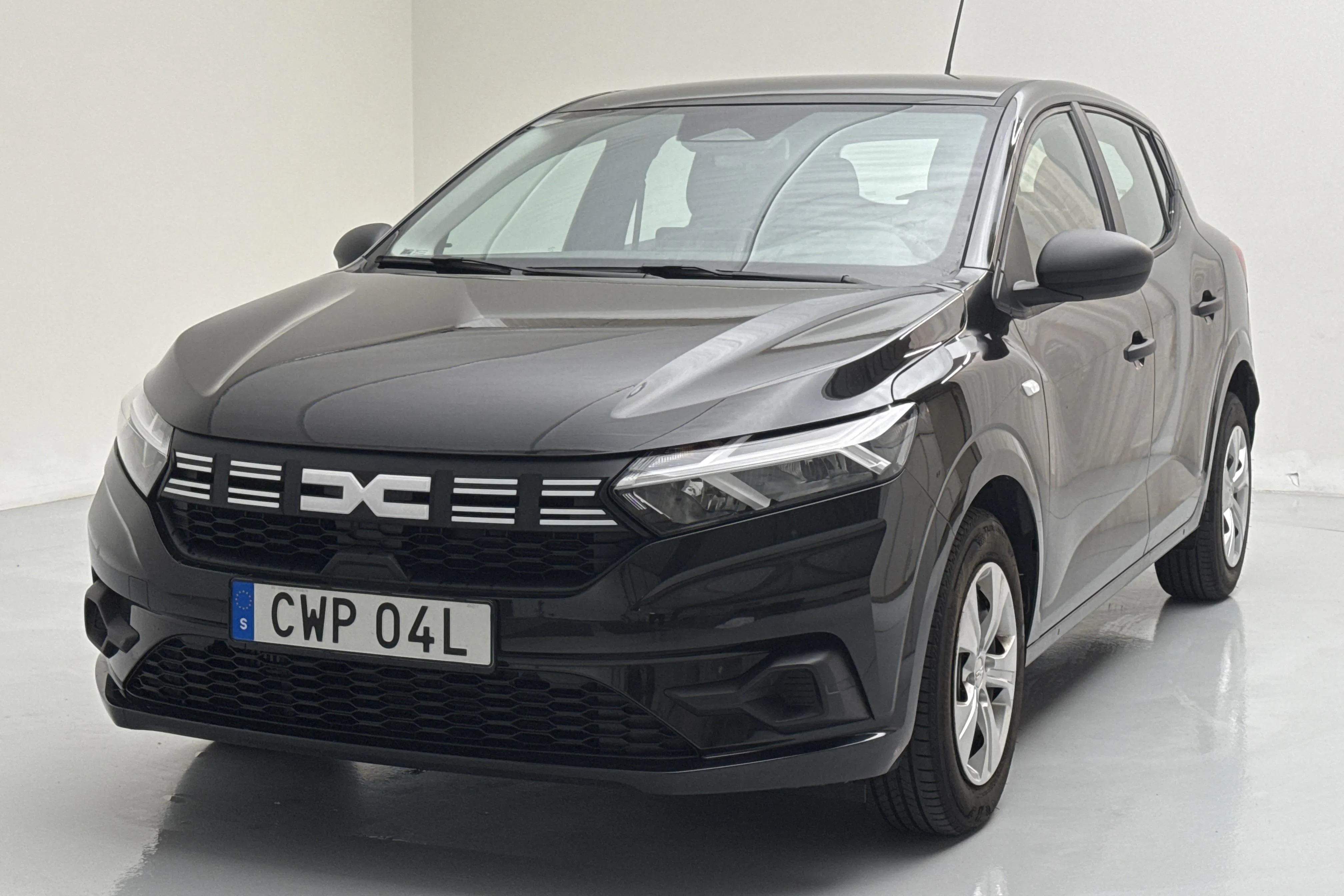 Presentation photo 1 of 11: Dacia Sandero 1.0 TCe (90hk) - 15 070 km - Manual - black - 2025