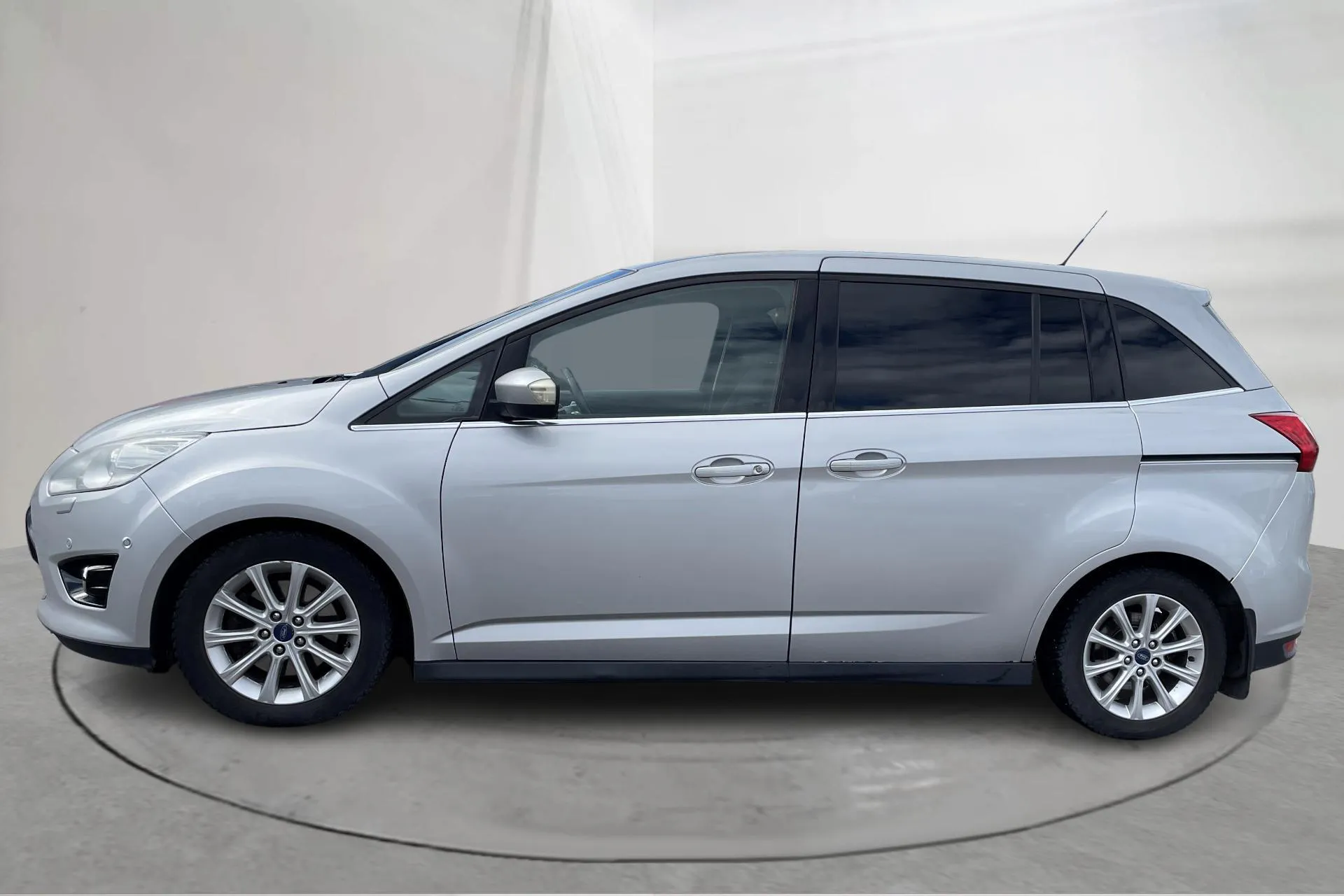 Presentationsfoto 2 av 17: Ford Grand C-MAX 1.6 TDCi (115hk) - 25 803 mil - Manuell - grå - 2011