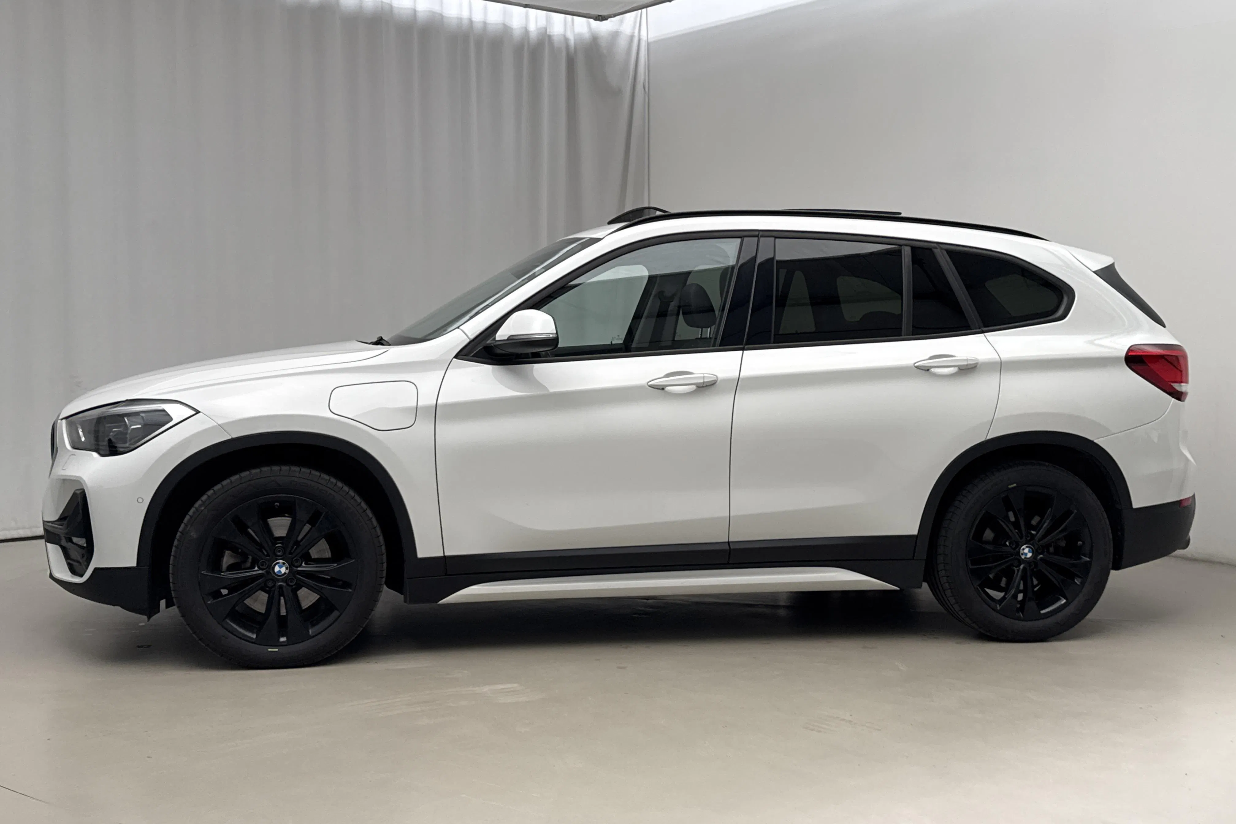 Presentation photo 2 of 23: BMW X1 xDrive25e 9,7kWh LCI, F48 (220hk) - 107 150 km - Automatic - white - 2021