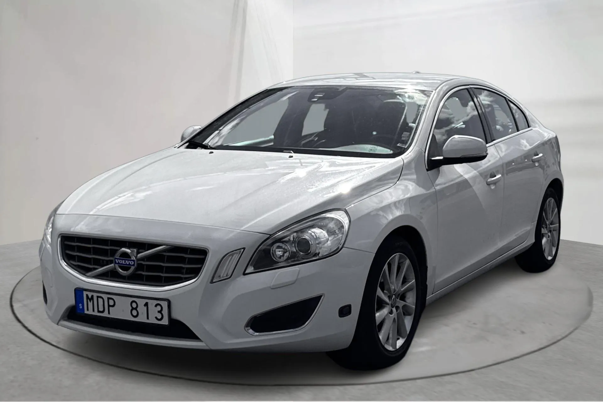Presentationsfoto 1 av 12: Volvo S60 T3 (150hk) - 11 978 mil - Manuell - vit - 2012
