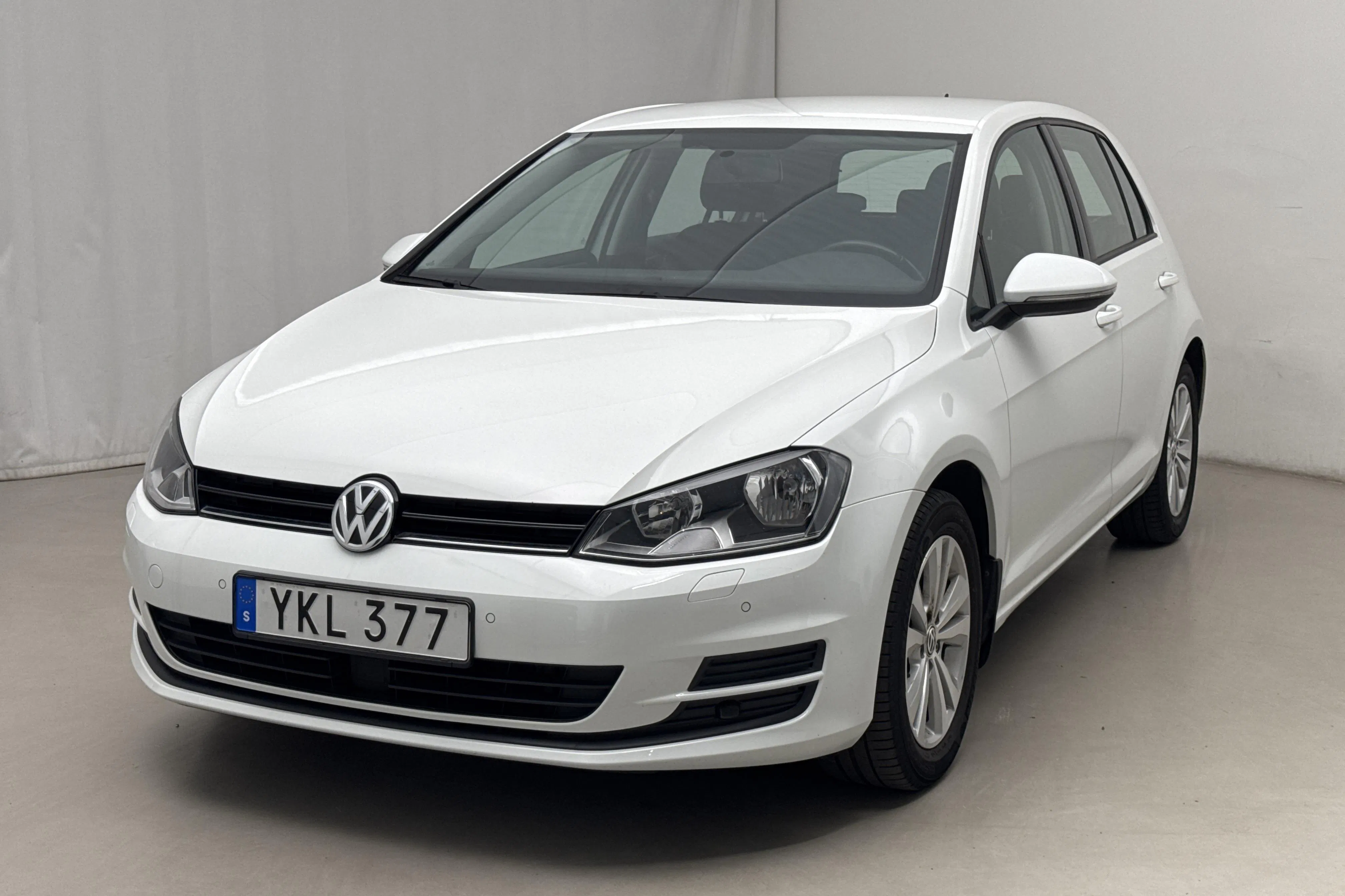 Presentationsfoto 1 av 15: VW Golf VII 1.4 TSI Multifuel 5dr (125hk) - 7 354 mil - Manuell - vit - 2017