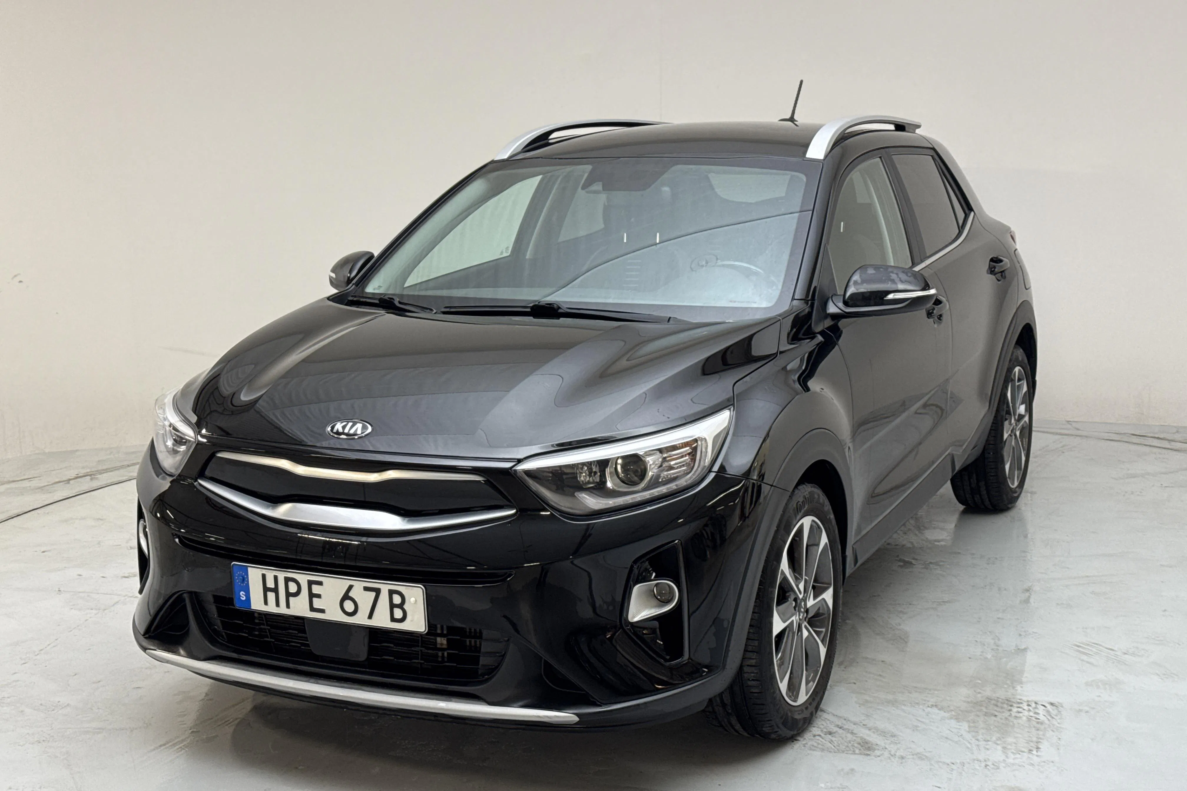 Presentationsfoto 1 av 13: KIA Stonic 1.0 T-GDi (120hk) - 6 549 mil - Automat - svart - 2020