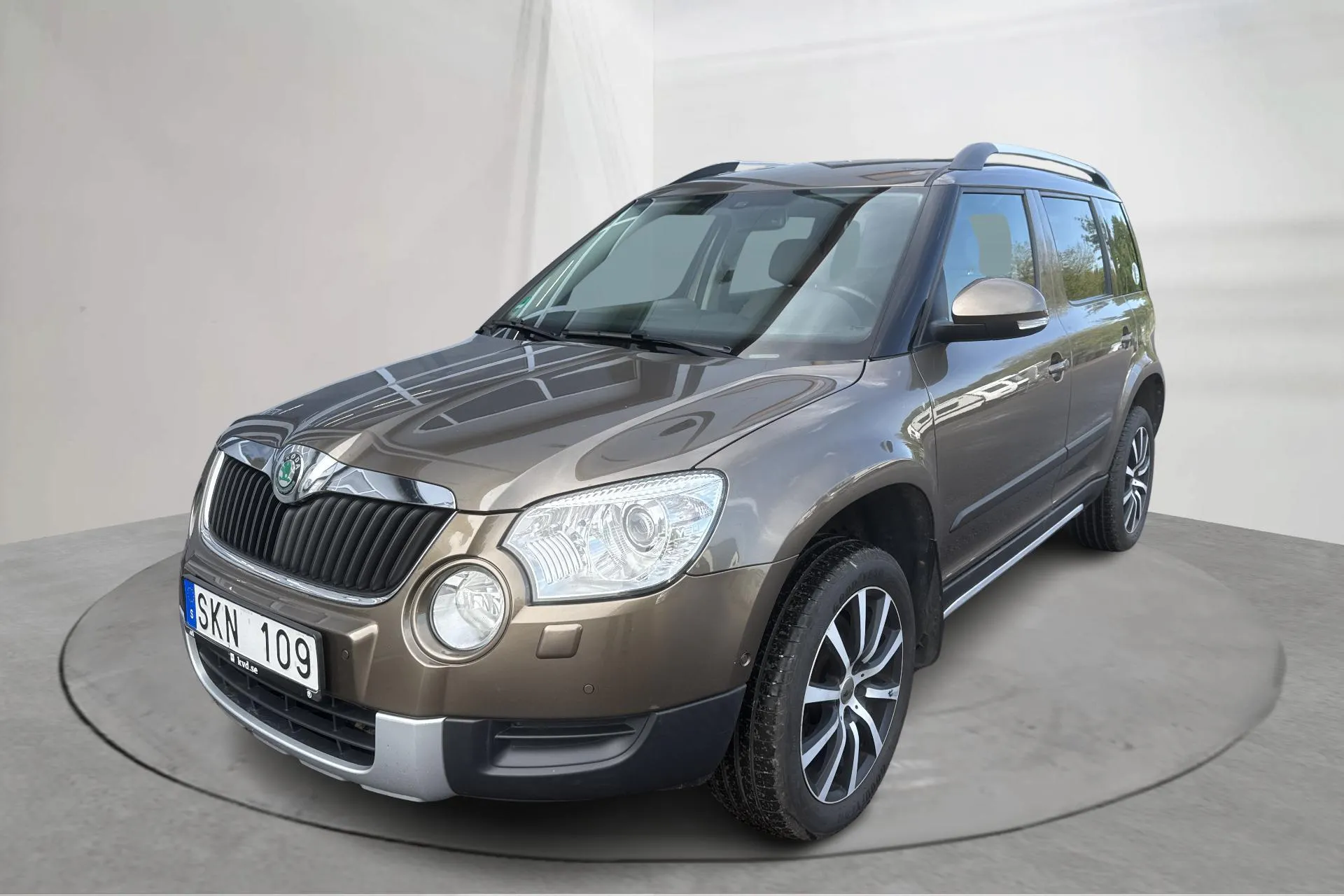 Presentation photo 1 of 15: Skoda Yeti 2.0 TDI CR 4X4 (170hk) - 156 120 km - Manual - Light Brown - 2013