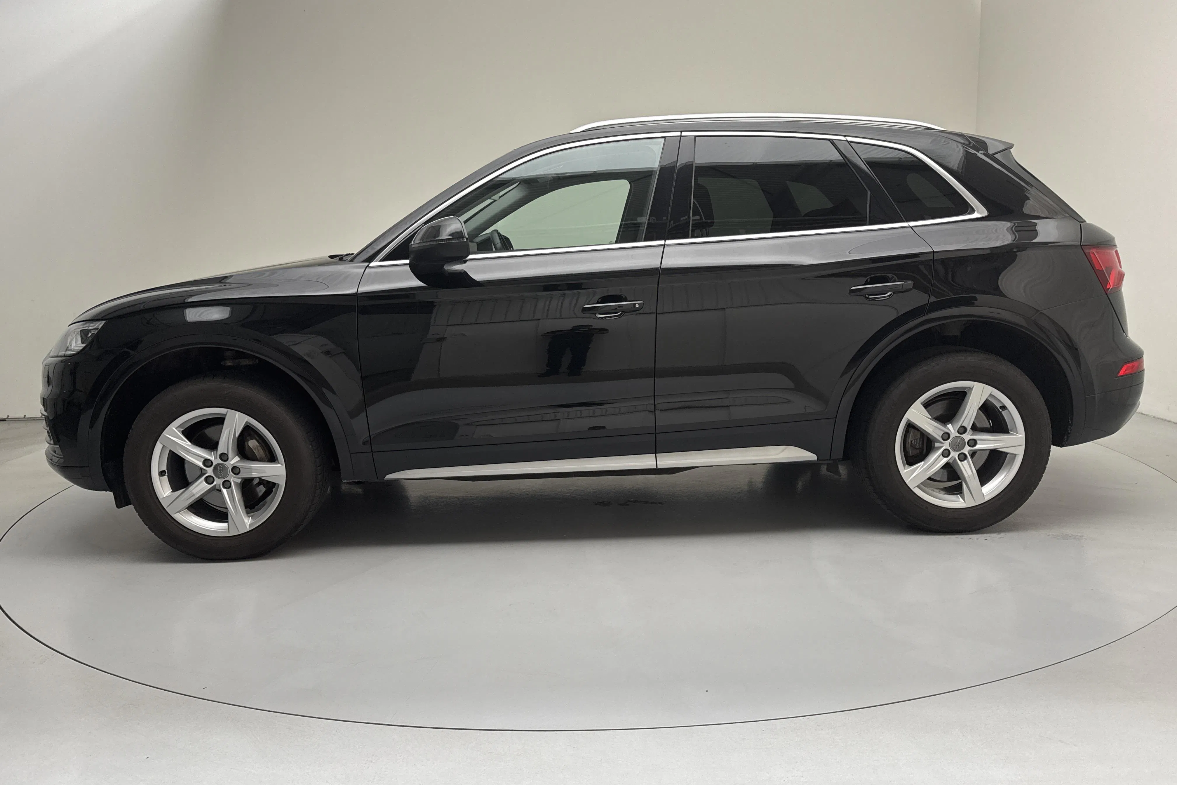 Presentationsfoto 2 av 12: Audi Q5 2.0 TDI quattro (190hk) - 11 649 mil - Automat - svart - 2017